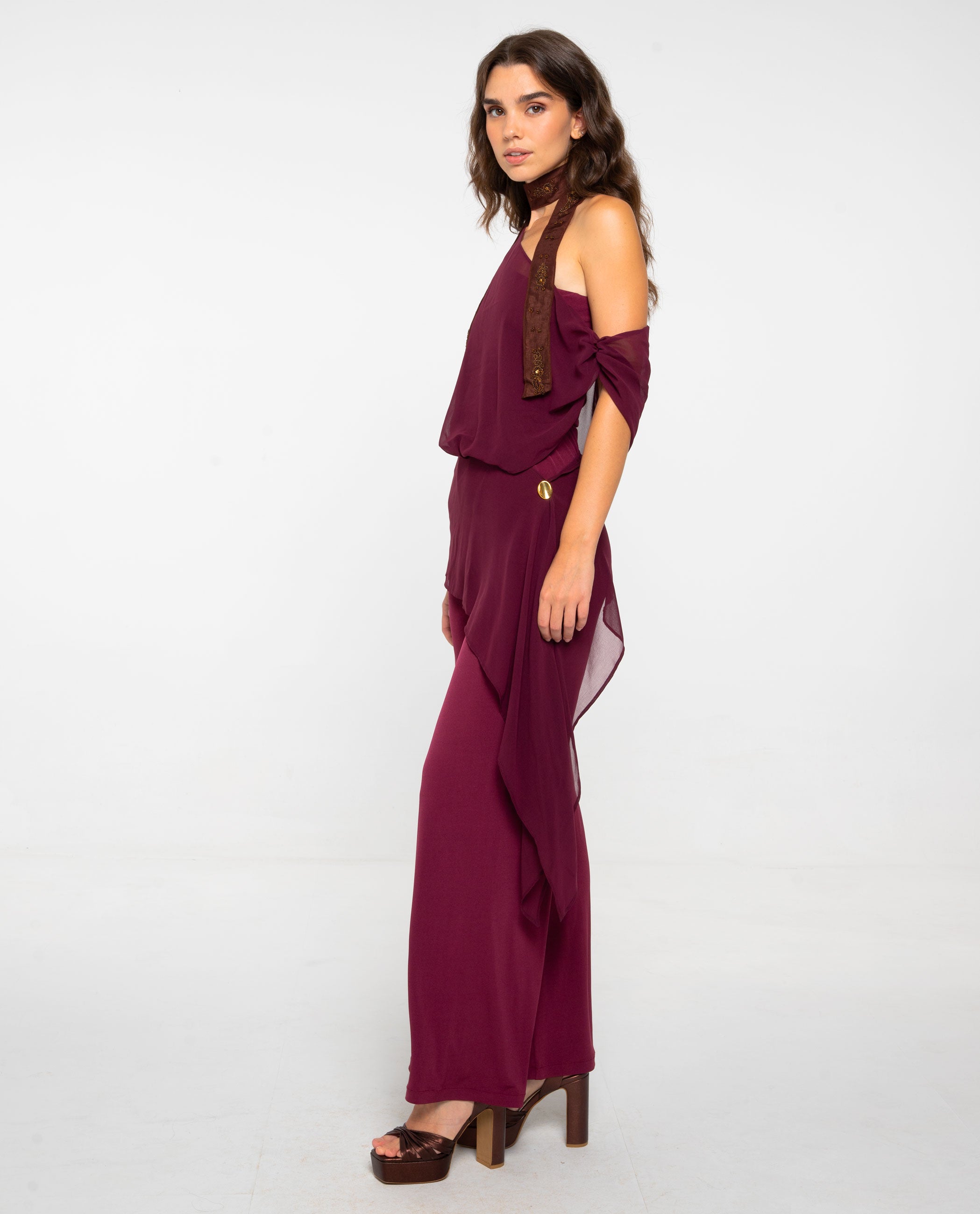 Macacão Comprido de Malha com Capa Multiposições Grená-2