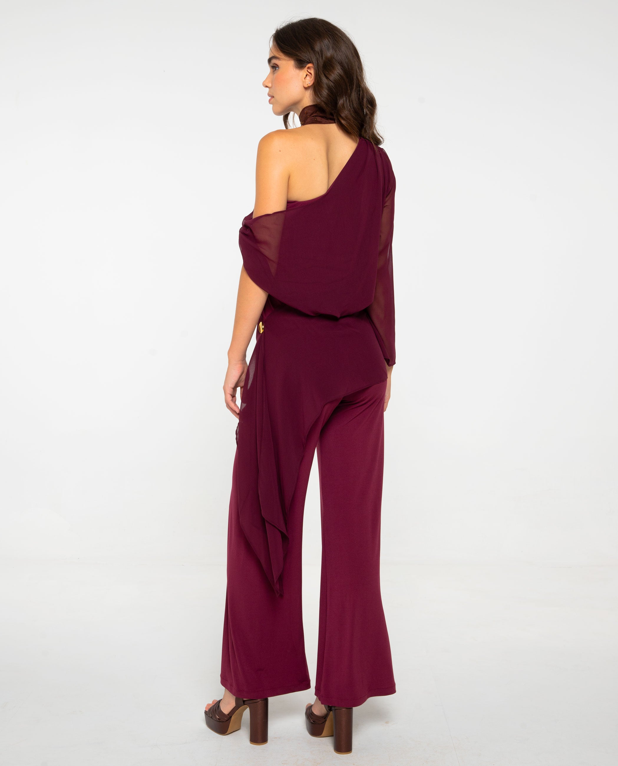 Macacão Comprido de Malha com Capa Multiposições Grená-3