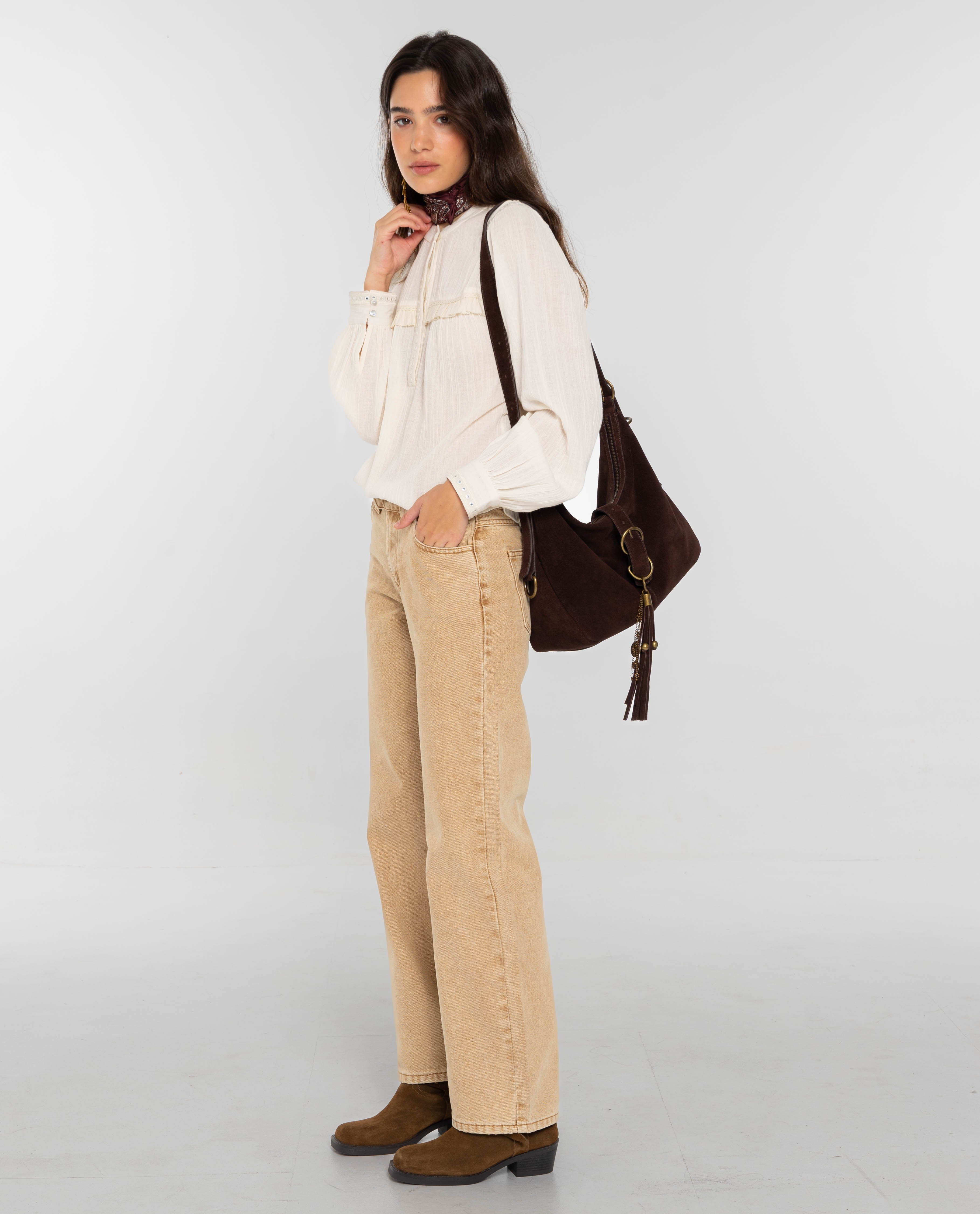 Imagem 0 de Jeans de Cintura Média com Corte a Direito