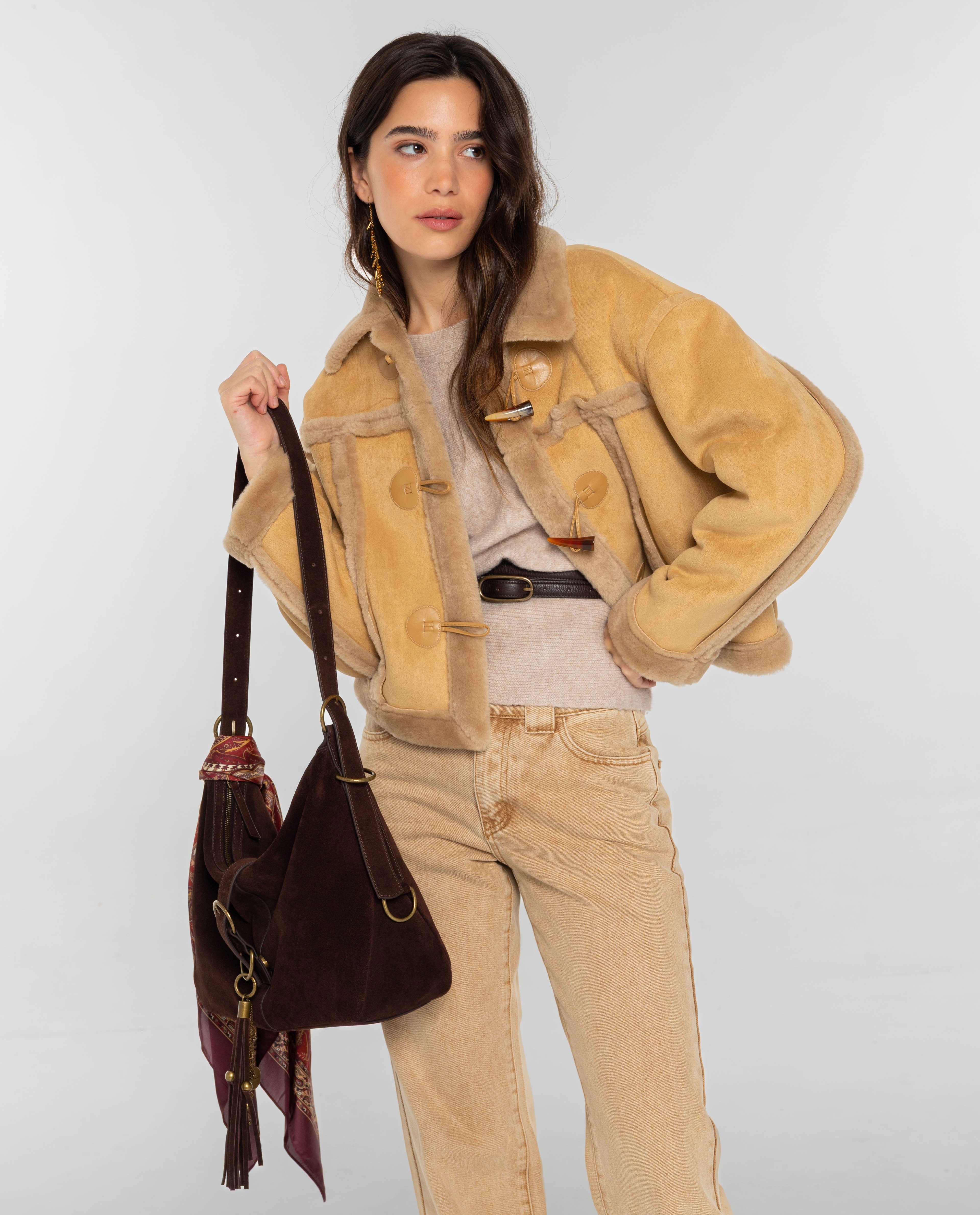 Casaco Curto Efeito Pele Volteado Camel-1