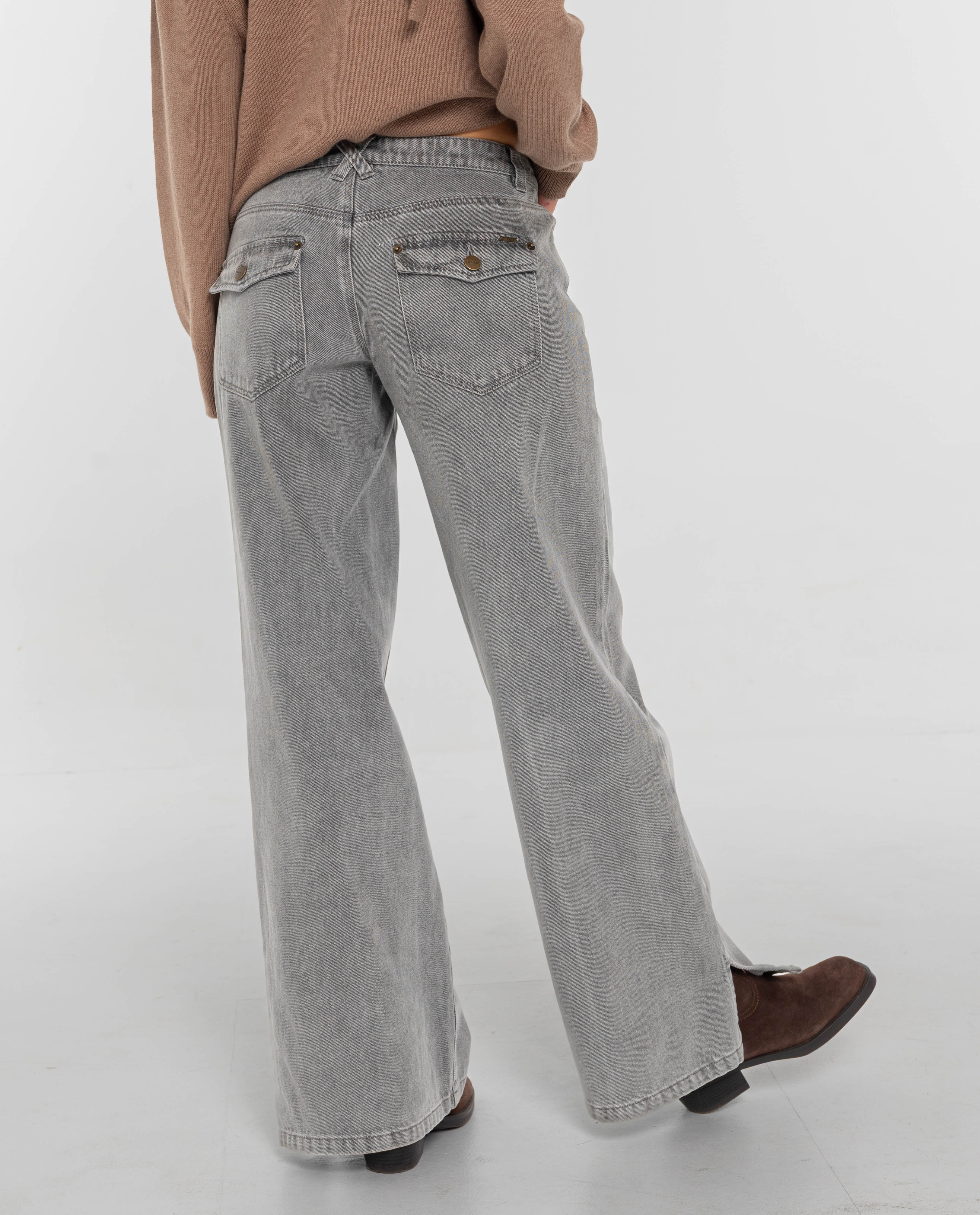 Jeans Denim com Corte a Direito e Costura Frontal Cinzento-3