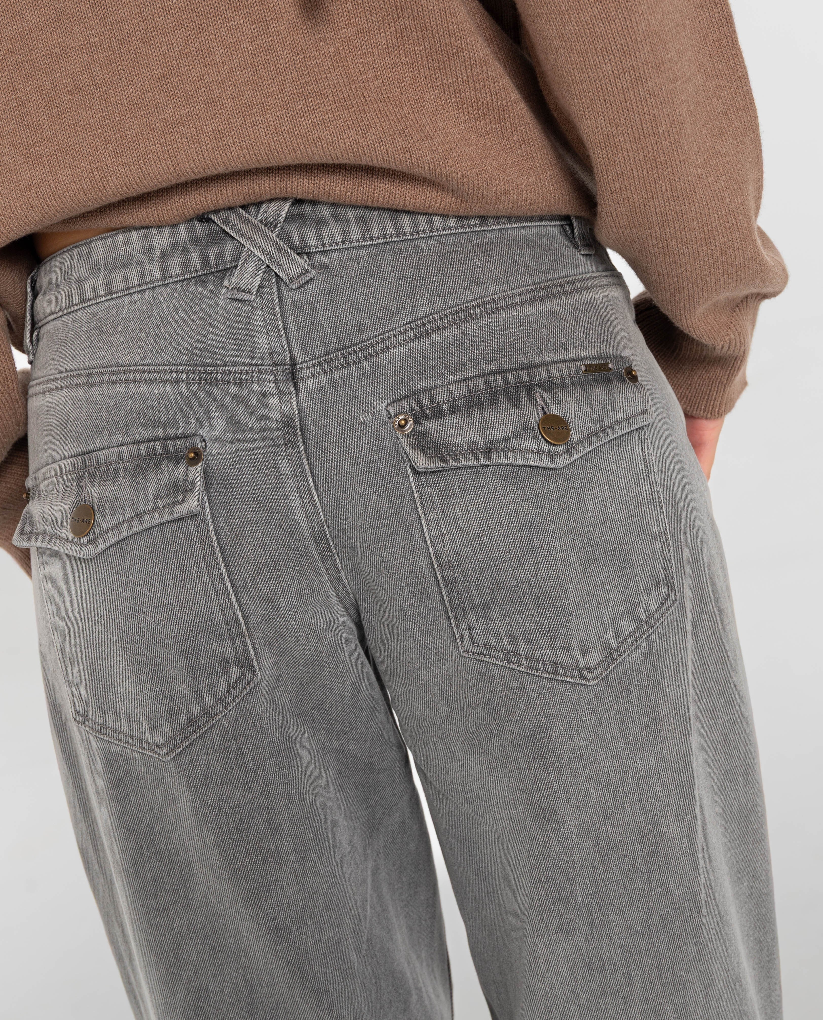 Jeans Denim com Corte a Direito e Costura Frontal Cinzento-4