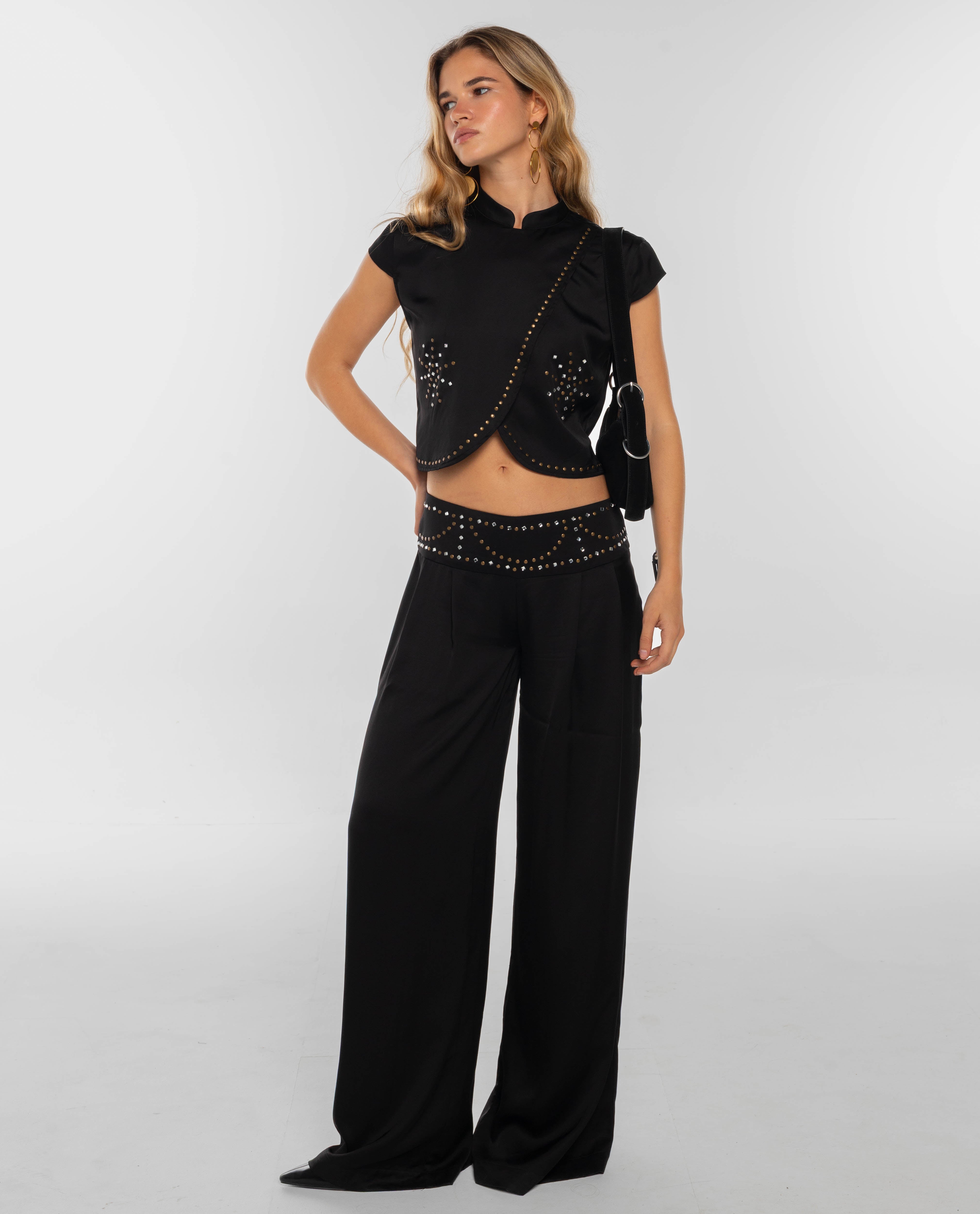 Top de Cetim com Apliques Preto-4