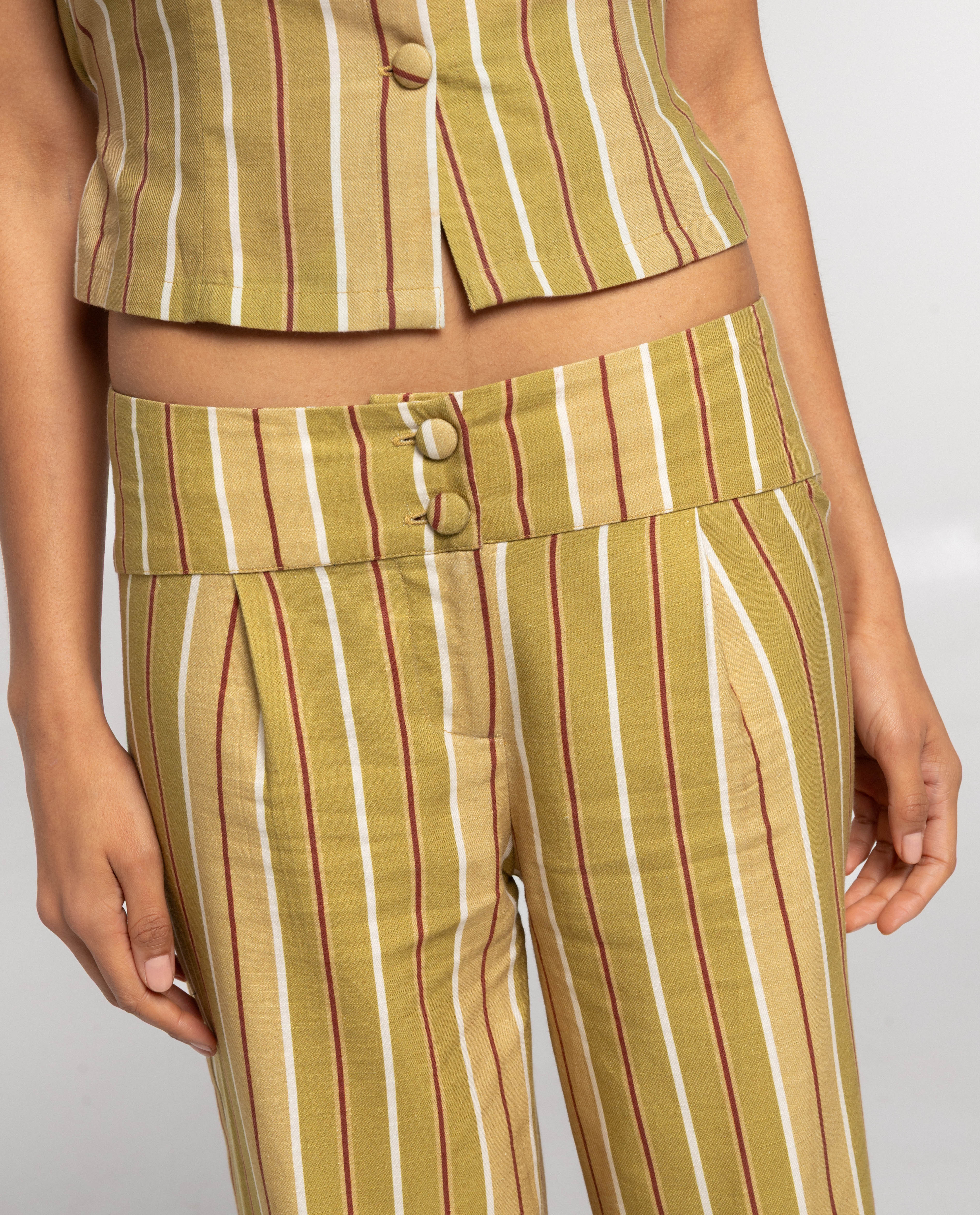 Calças Compridas Retas com Pinças e Cintura Baixa Amarelo-4