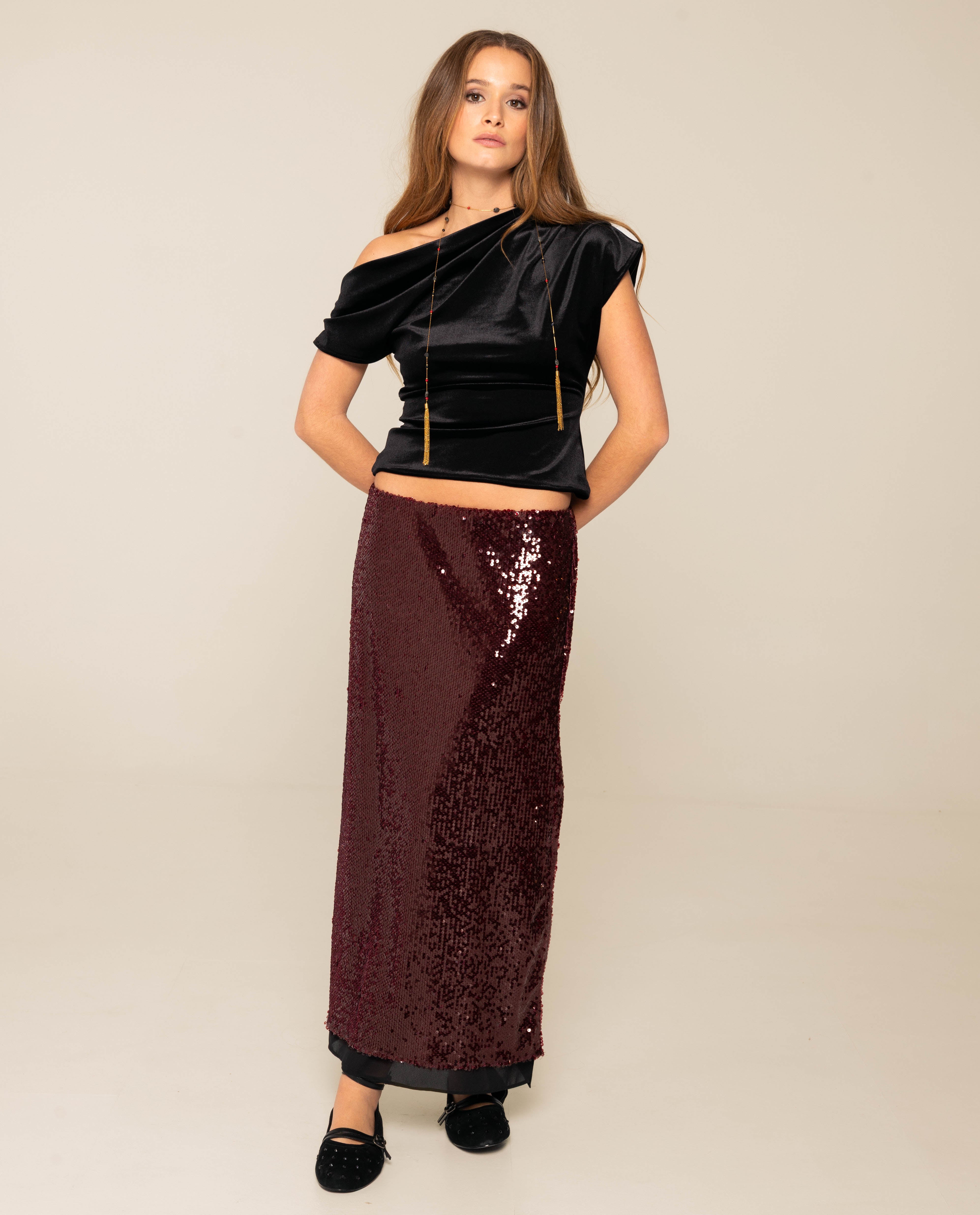 Imagem 0 de Saia com Corte a Direito de Lantejoulas com Forro de Gaze