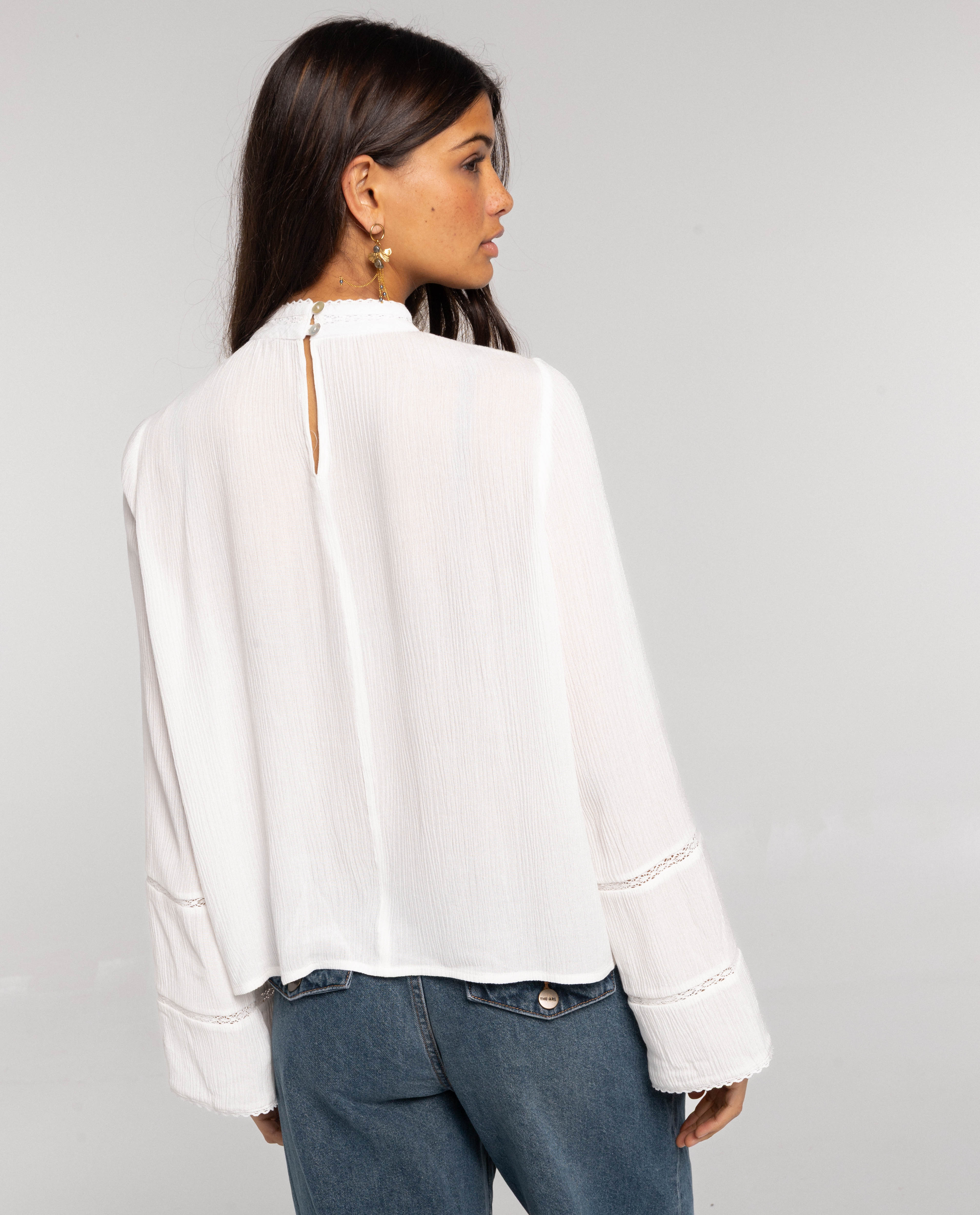 Blusa de Gase com Renda e Manga Comprida Branco-2