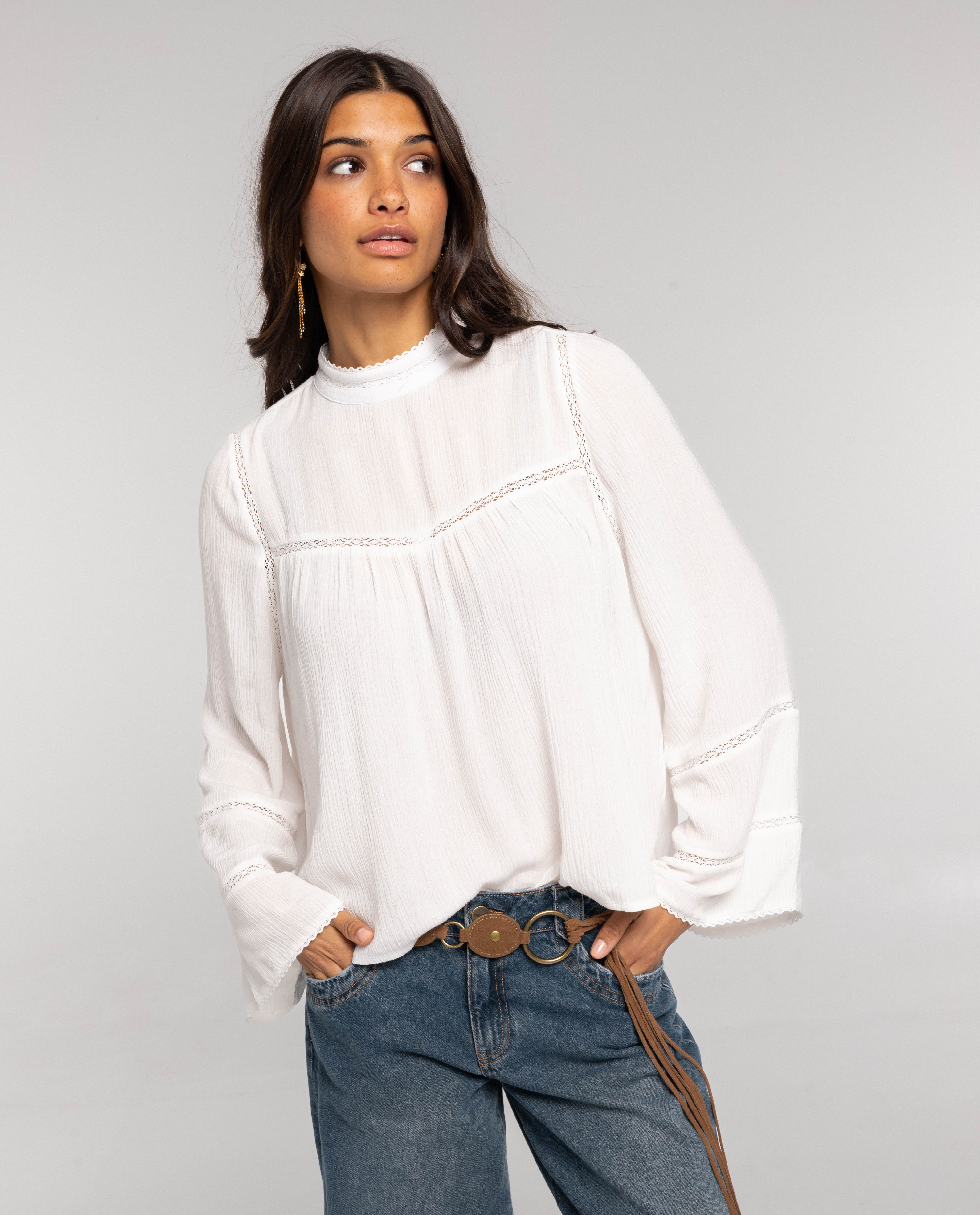 Imagem 0 de Blusa de Gase com Renda e Manga Comprida