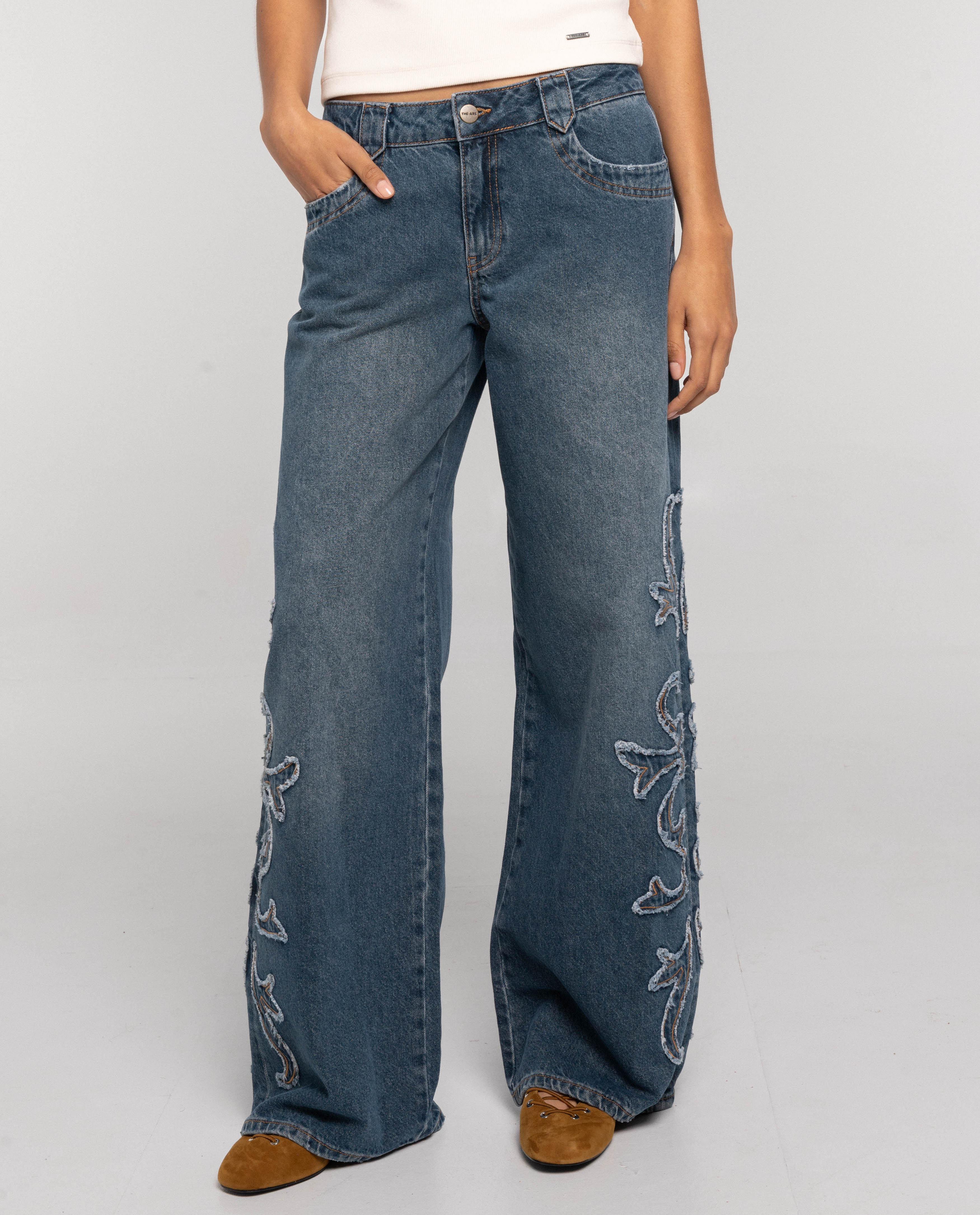 Calças Jeans Retas com Rebites Azul-2