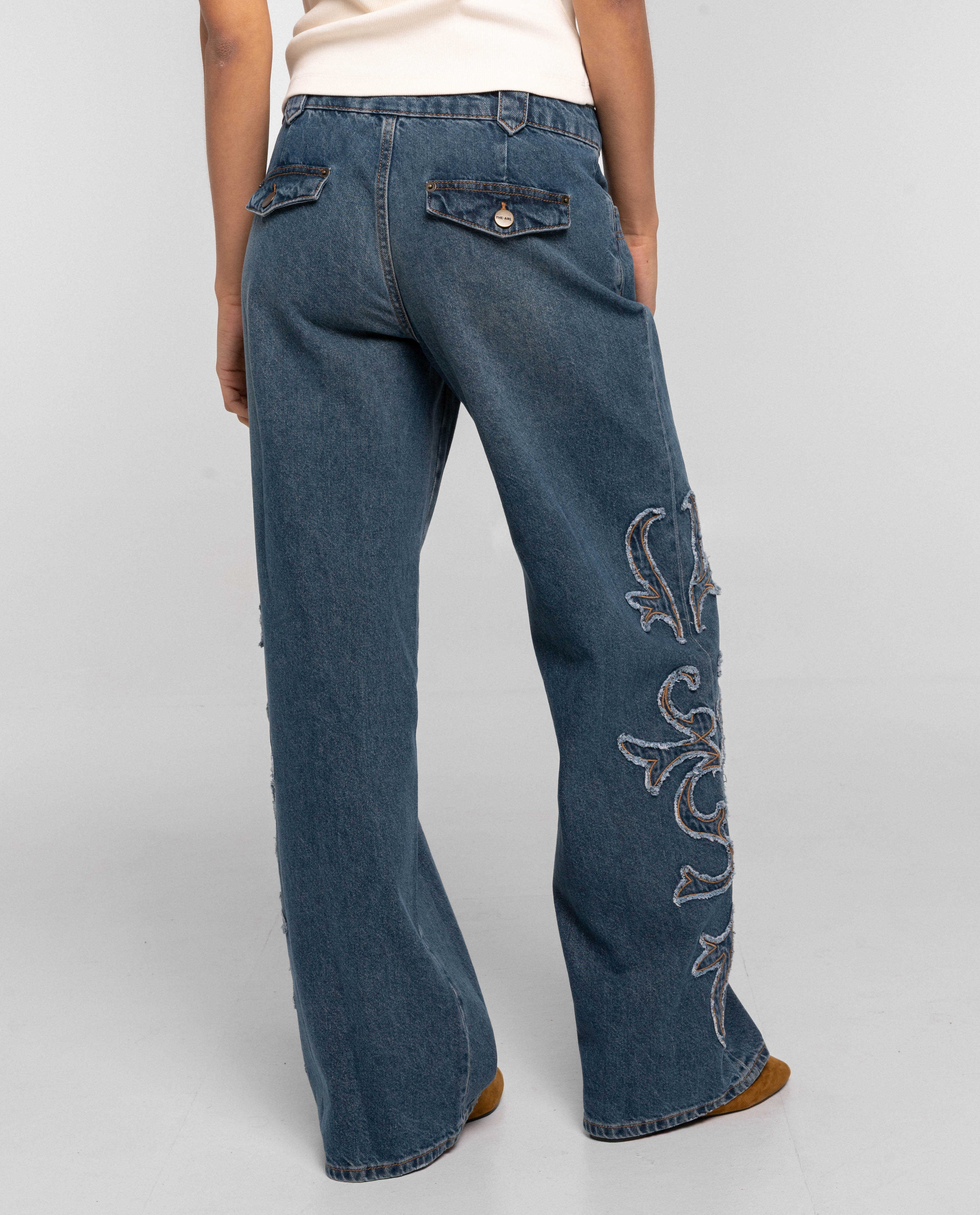 Calças Jeans Retas com Rebites Azul-3