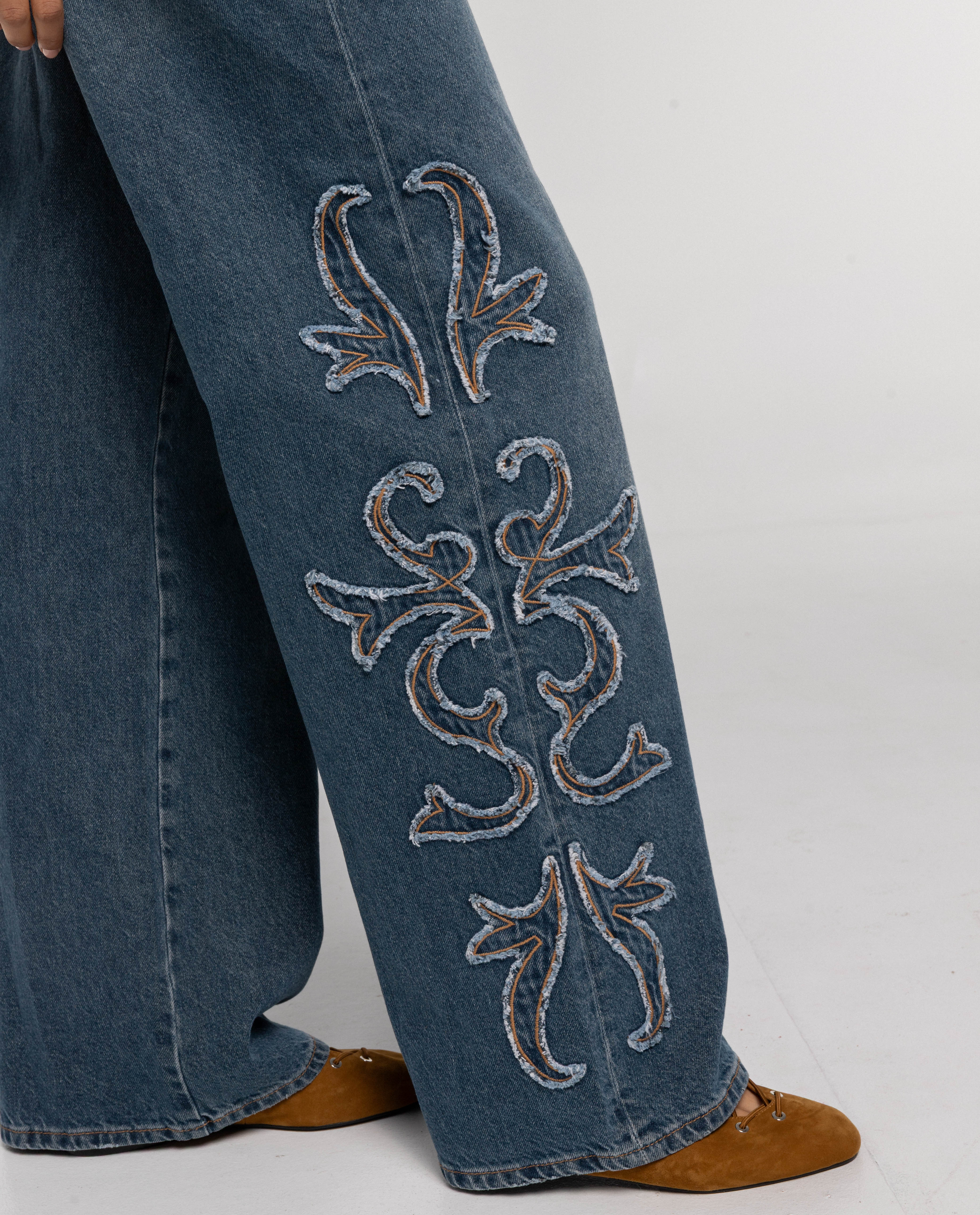 Calças Jeans Retas com Rebites Azul-4