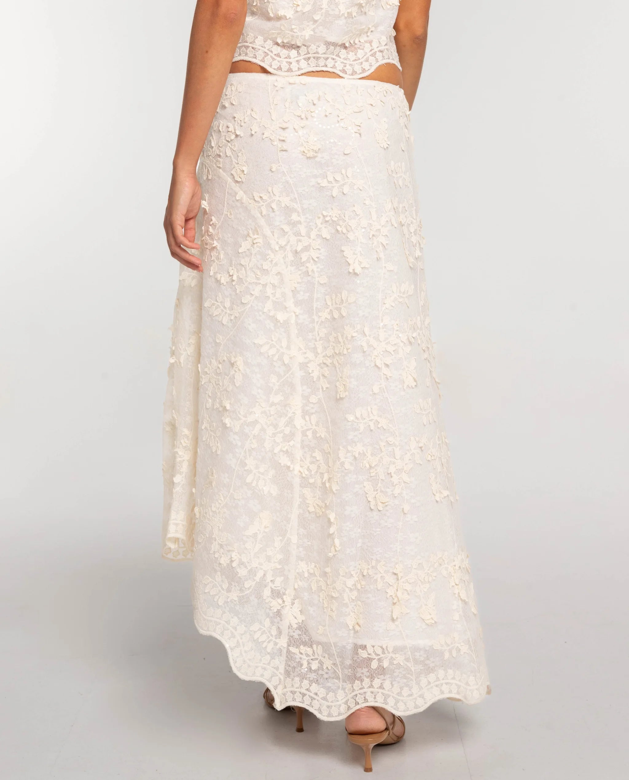 Saia Midi com Bordado Floral e Bainha Assimétrica Branco-3