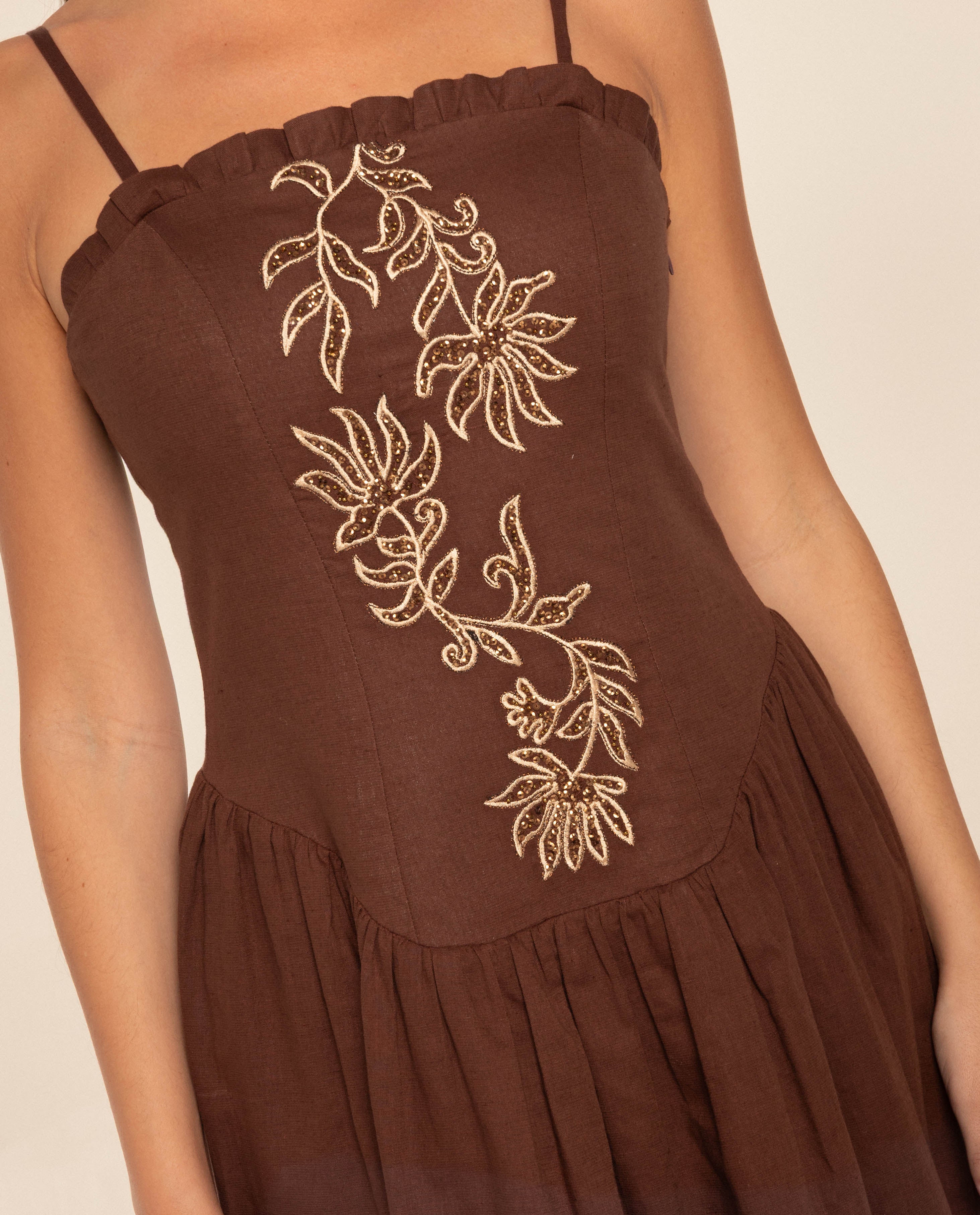 Vestido Midi de Alças com Bordados Castanho-4