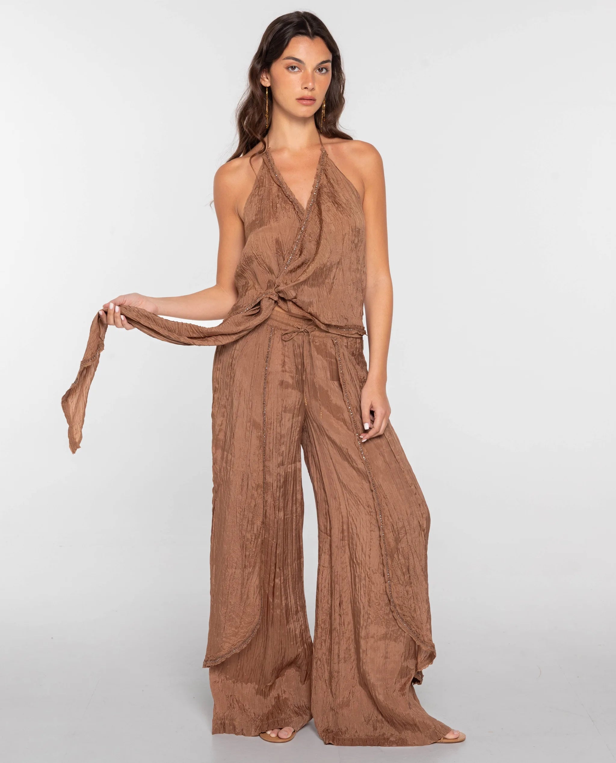 Blusa Cruzada com Bordados e Pedras Cru-4