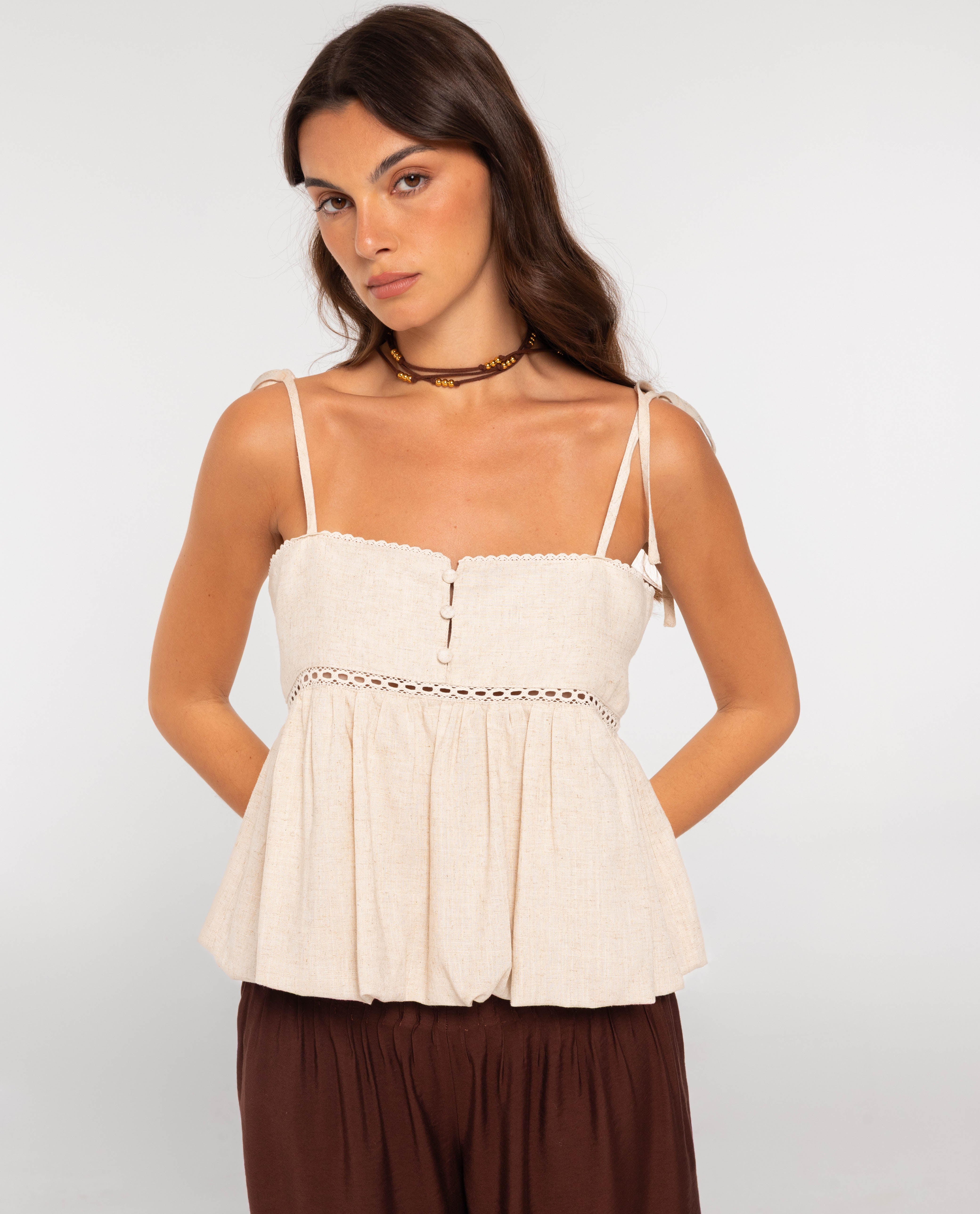 Imagem 0 de Top Forrado com Botões Forrados e Alças de Laçada Ajustáveis