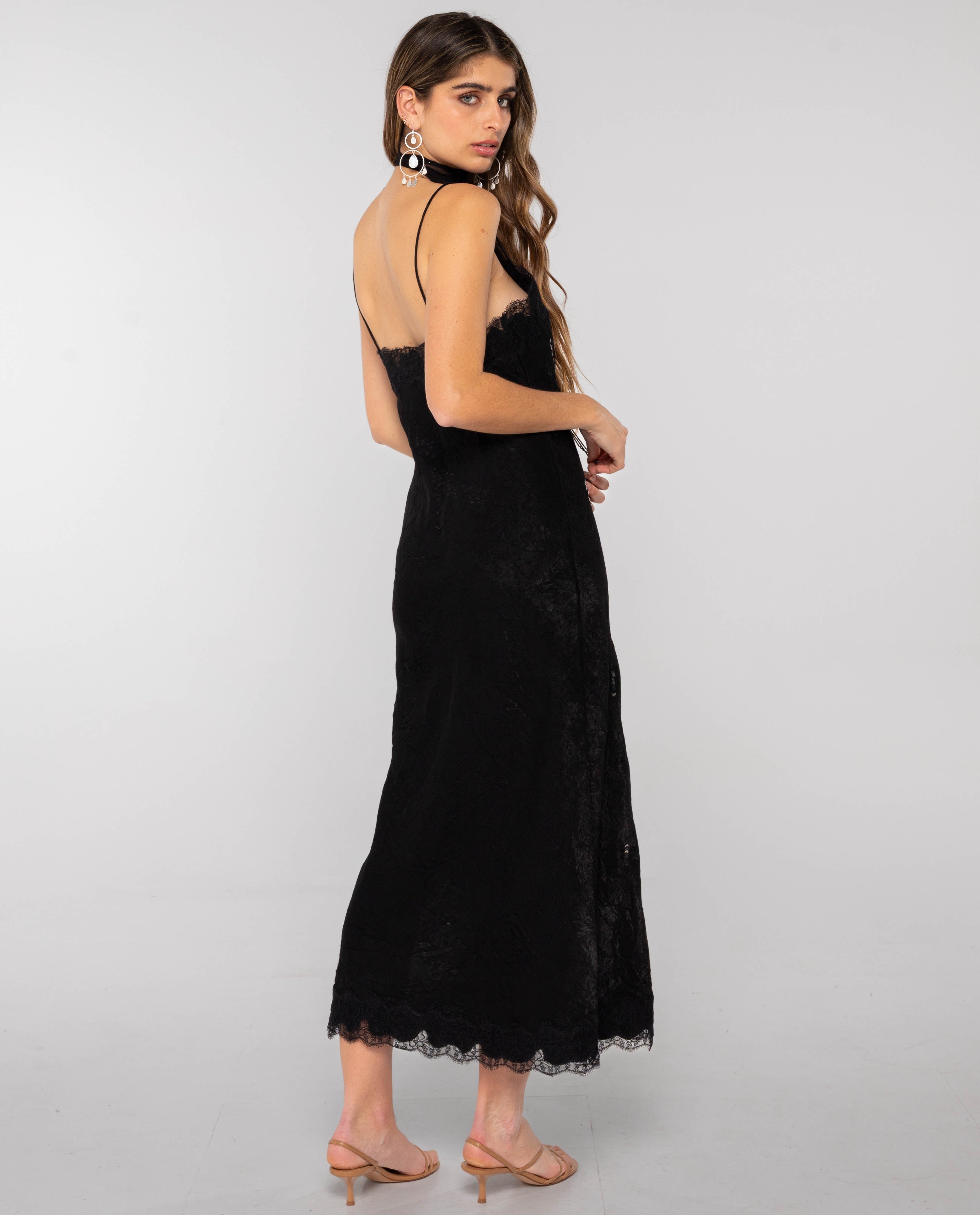 Vestido Midi Estilo Lingerie com Renda e Abertura Lateral Preto-3
