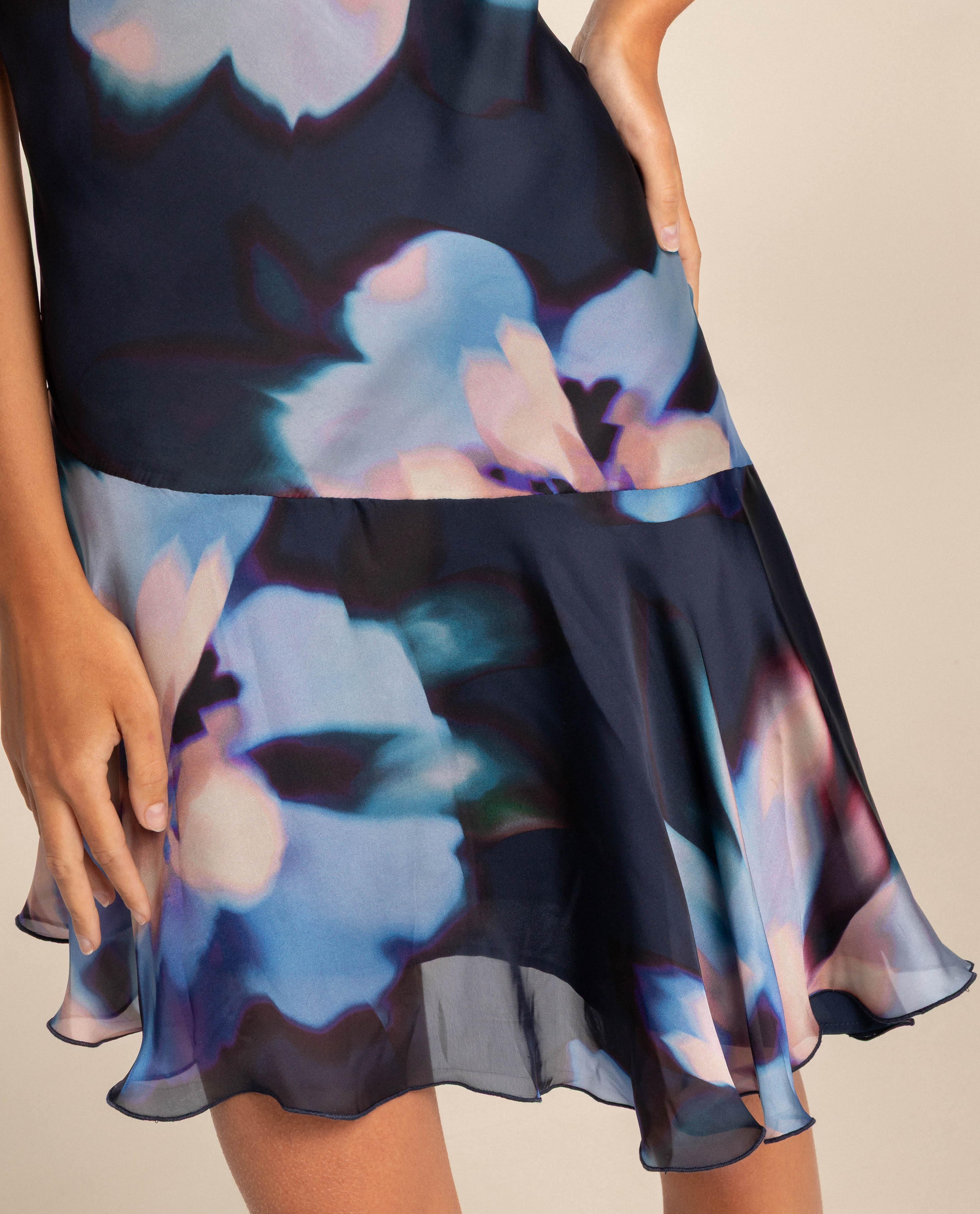 Vestido Curto com Decote Assimétrico Azul-marinho-4