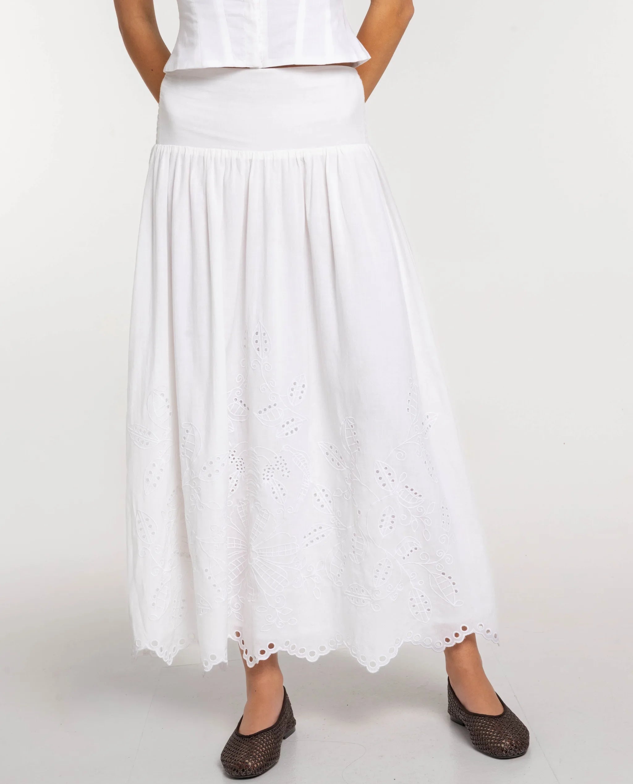 Saia Midi com Bordados e Perfurados Branco-2