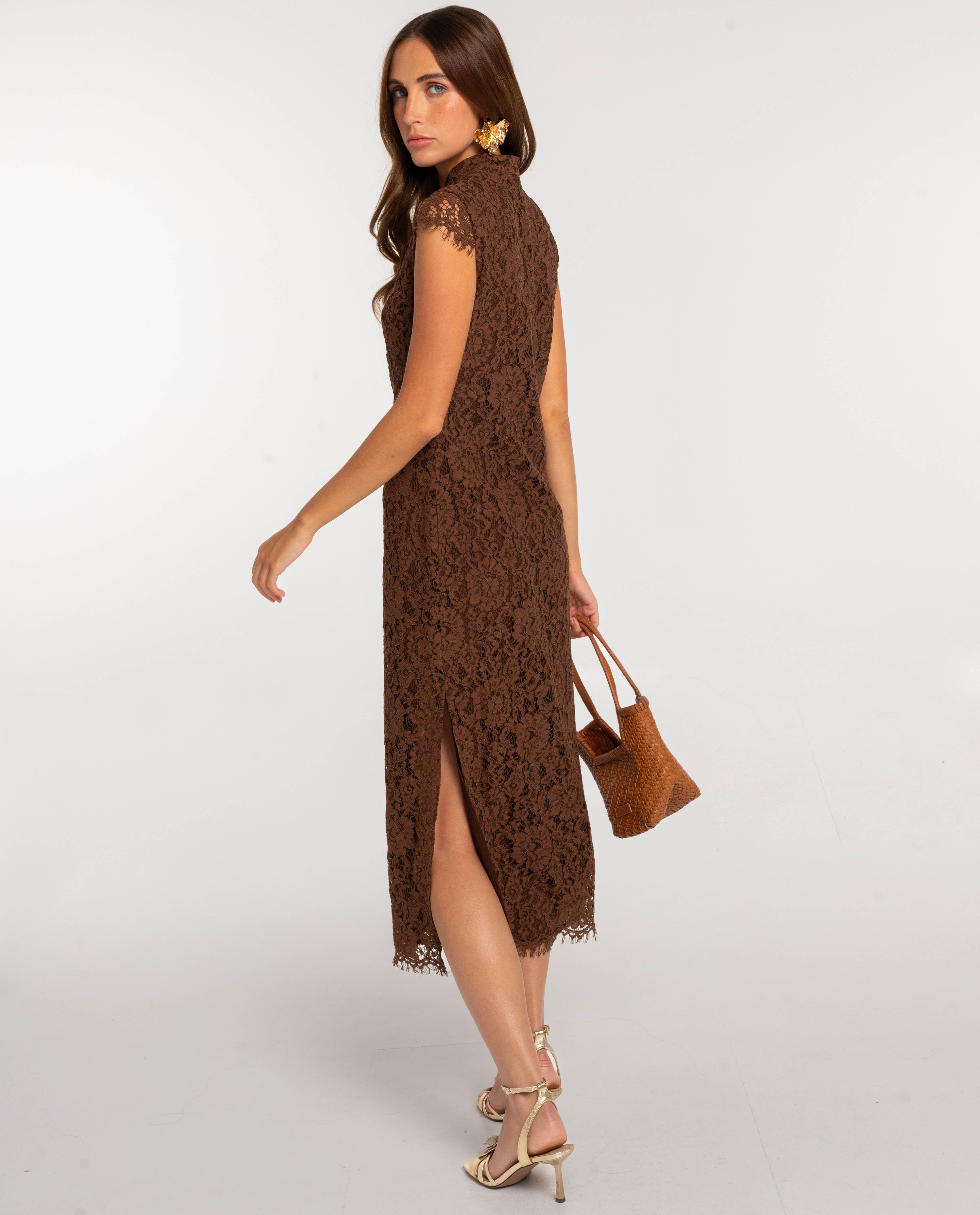 Vestido Midi de Renda com Gola À Padre Castanho-3
