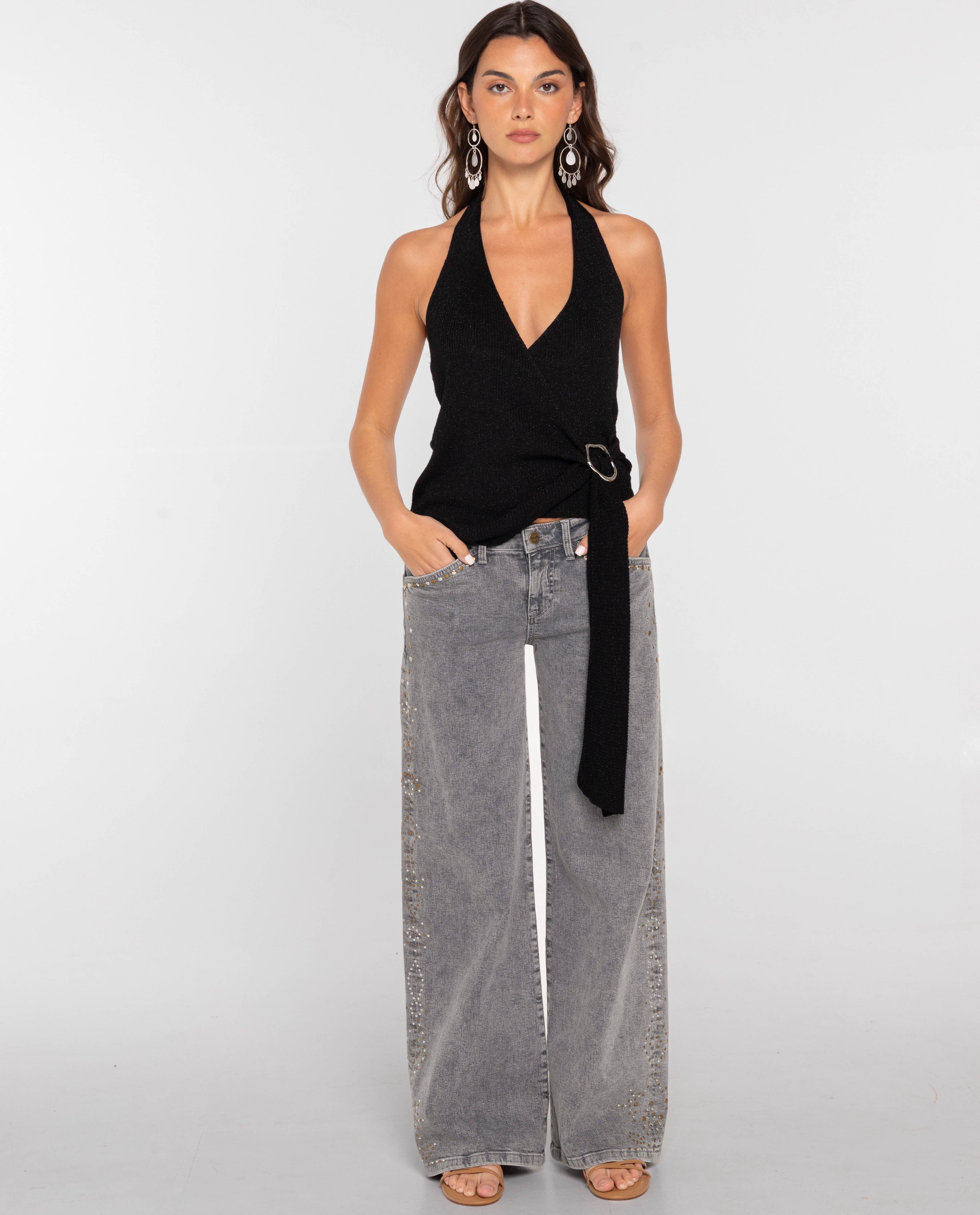 Top Assimétrico com Broche Metálico Preto-4