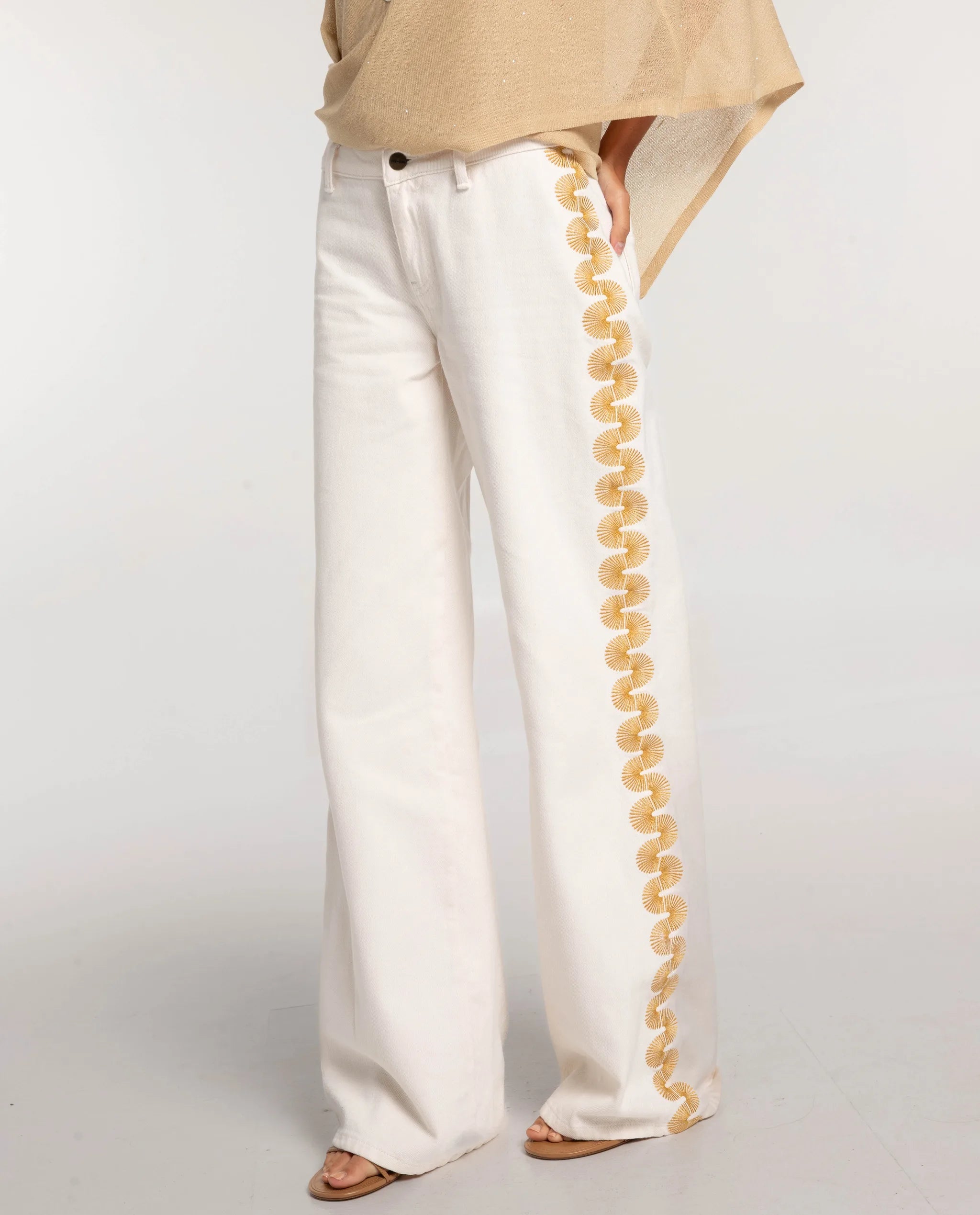 Jeans com Bordado Lateral e Corte a Direito À Boca de Sino Branco-2