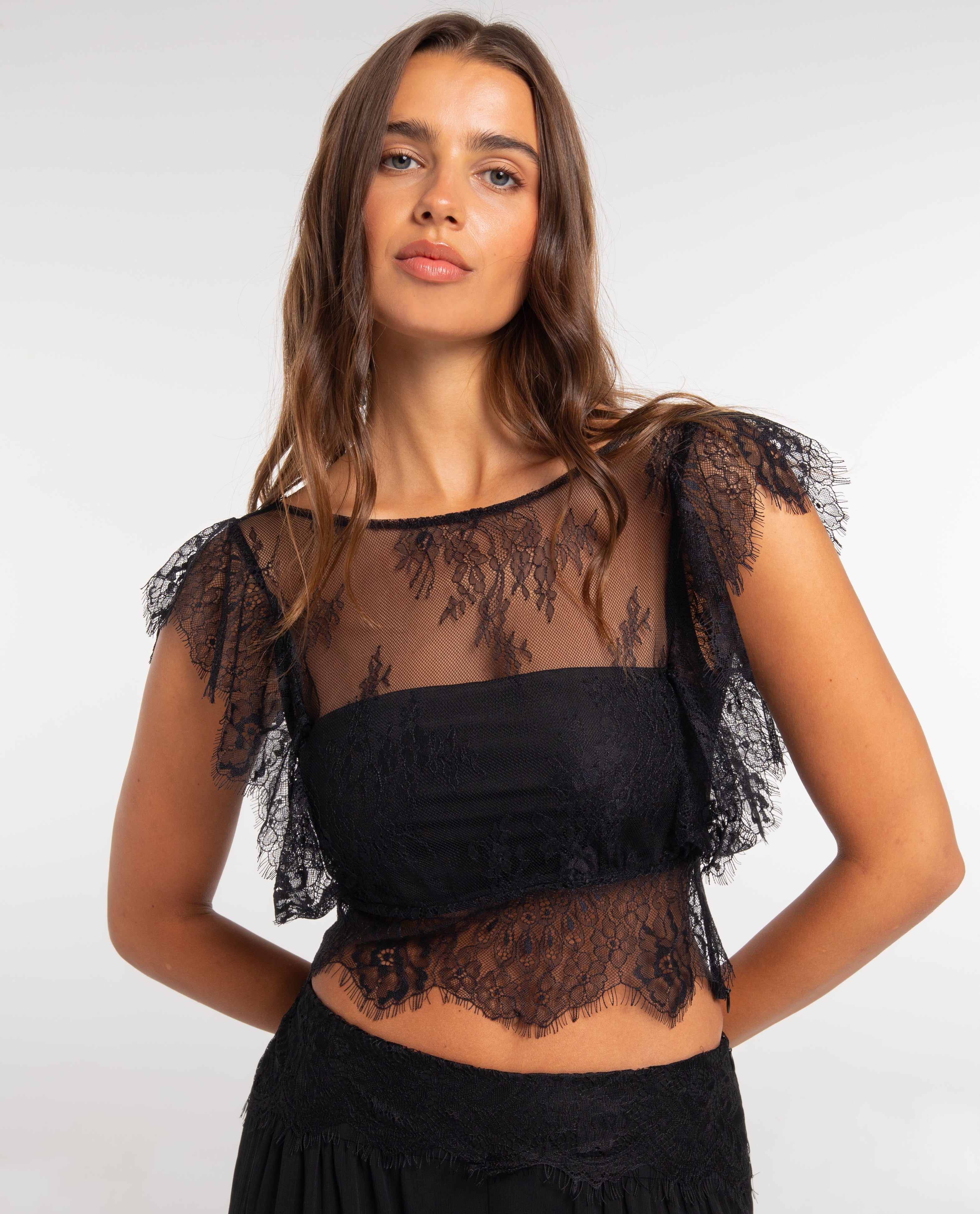 Imagem 0 de Top Cropped de Renda com Folhos