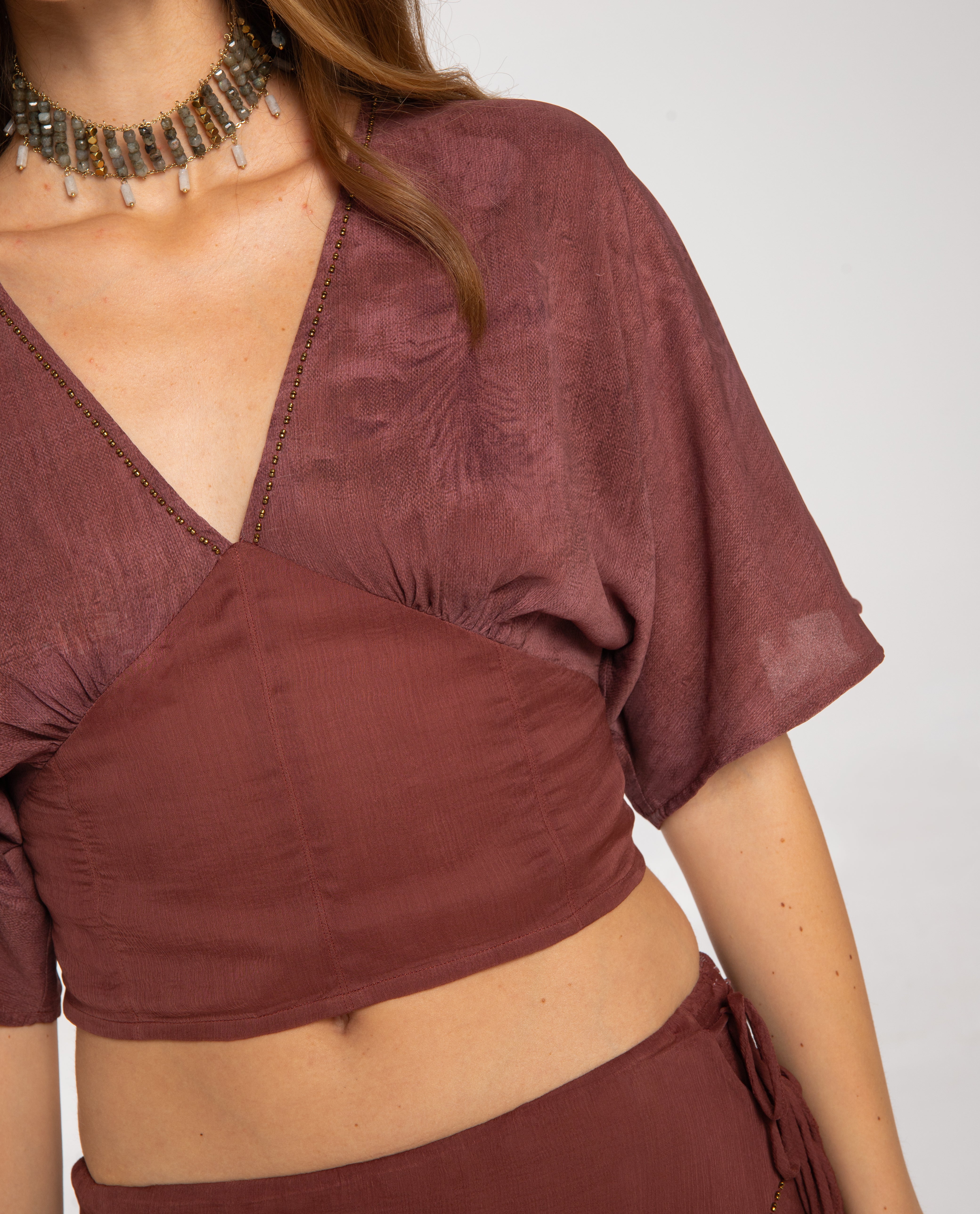 Blusa com Cinto e Manga Fluída Bege-3
