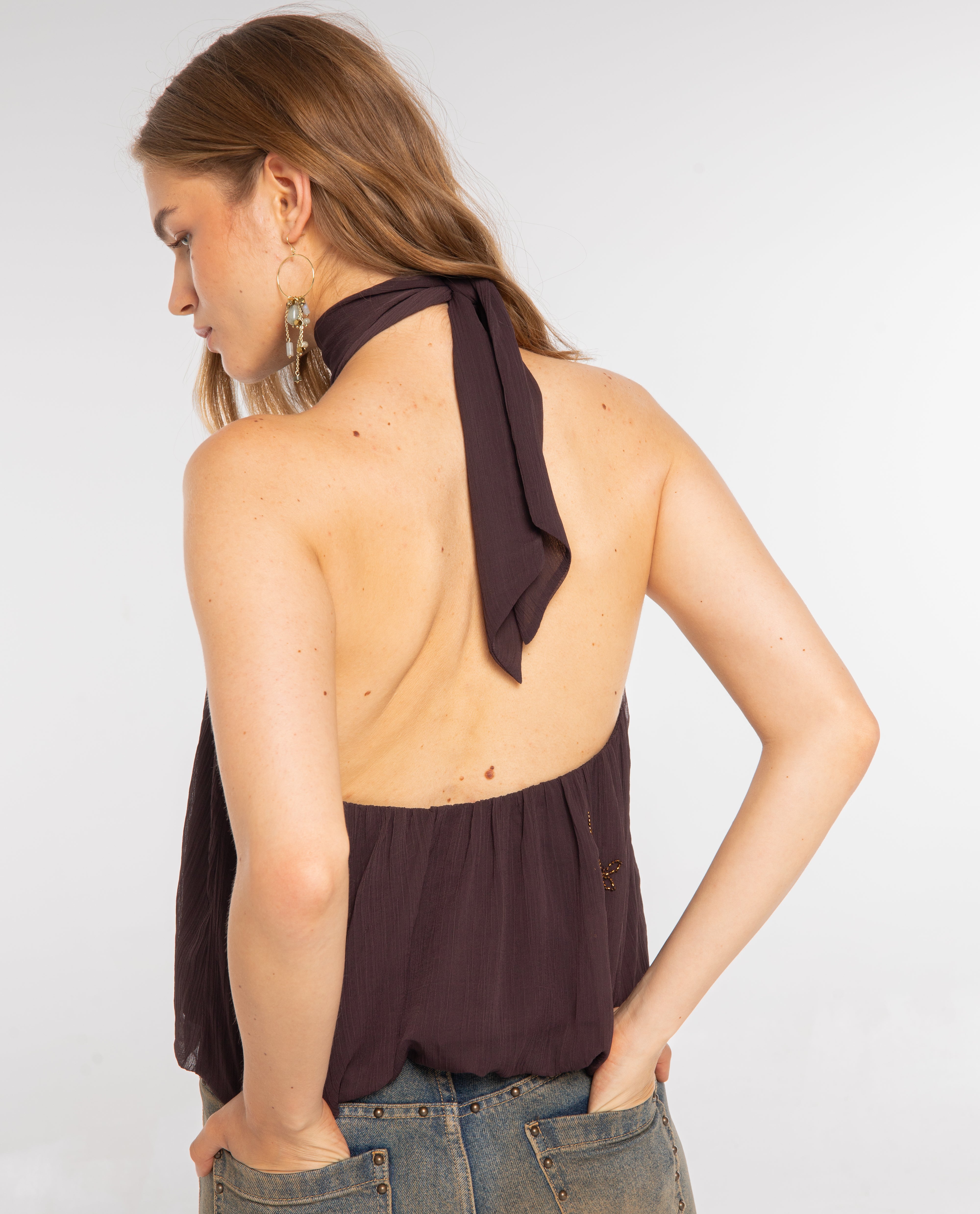 Blusa Bordada com Decote Halter Cinzento-2