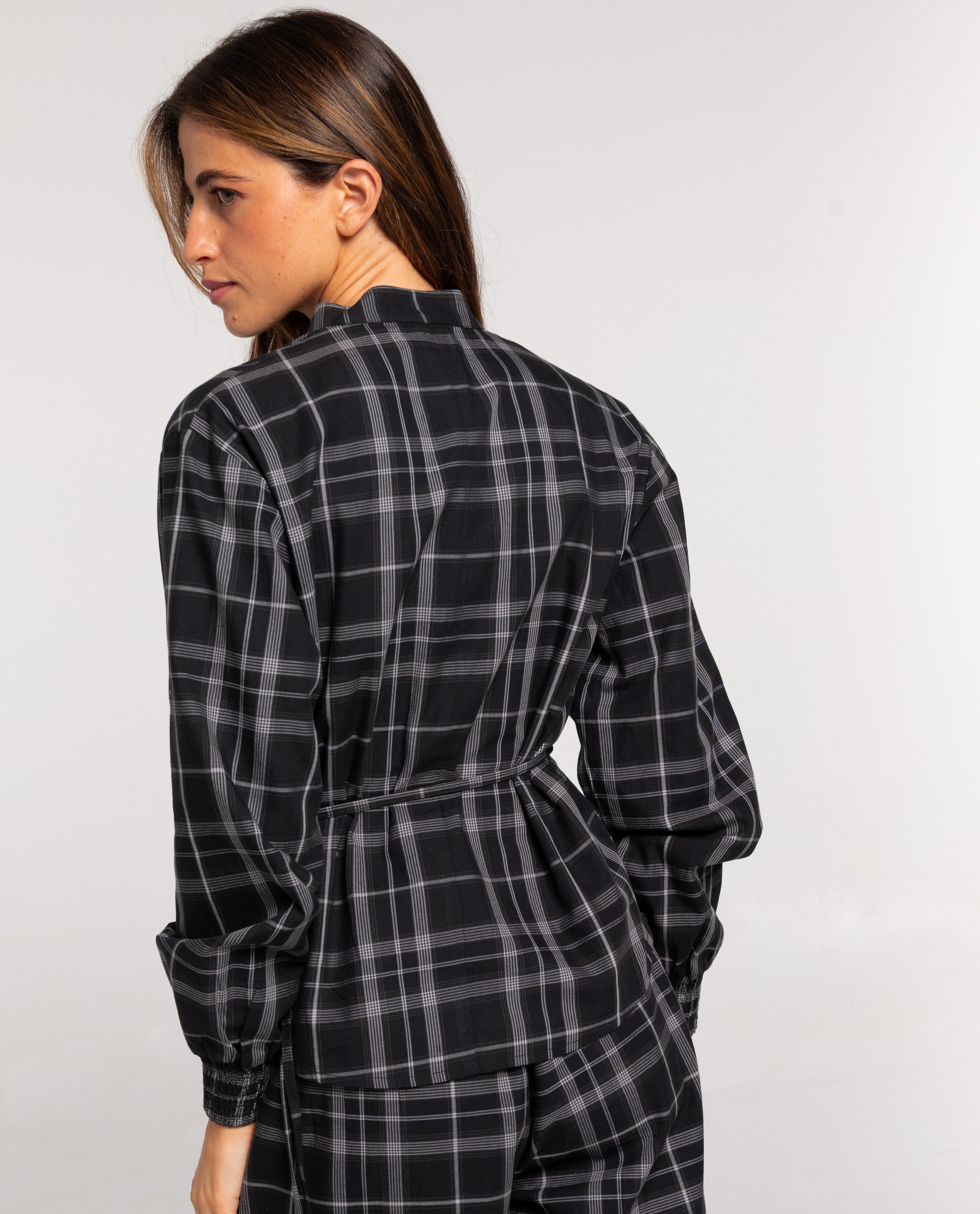 Blusa Aos Quadrados com Nó Multiposições Cinzento-2