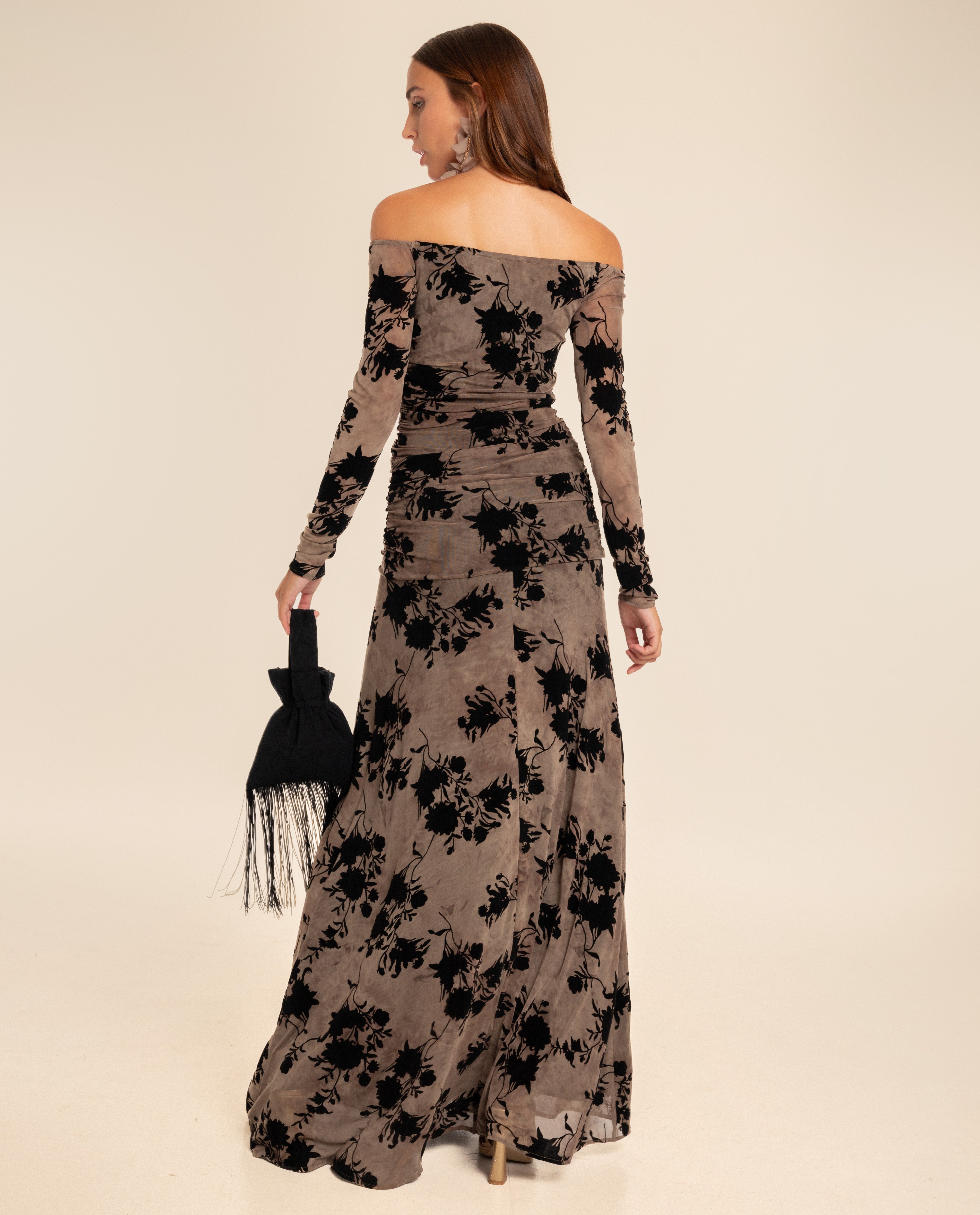 Vestido Comprido de Manga Comprida com Decote Bardot e Flores Flocadas Preto-3