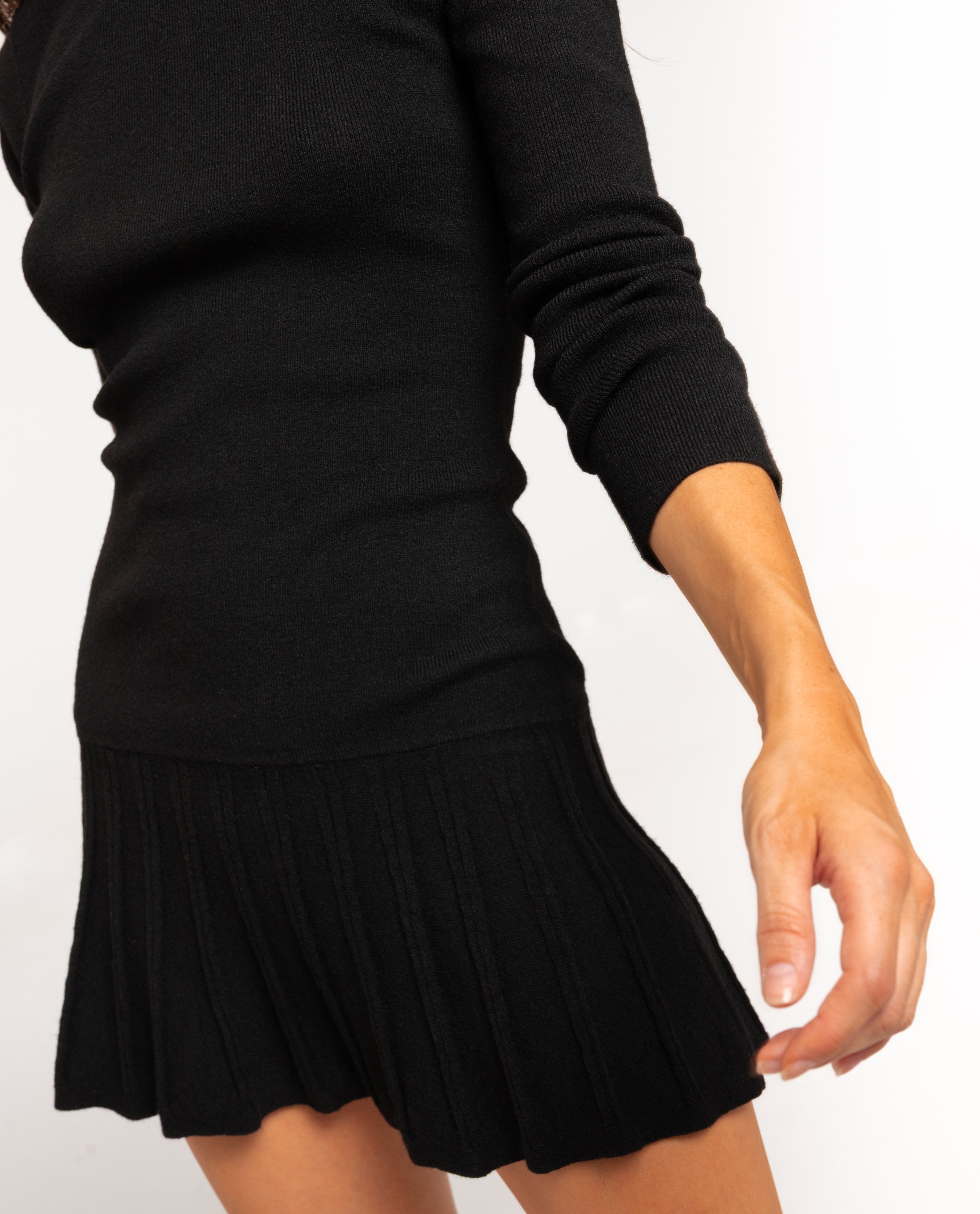 Vestido Curto de Malha com Lã Preto-4