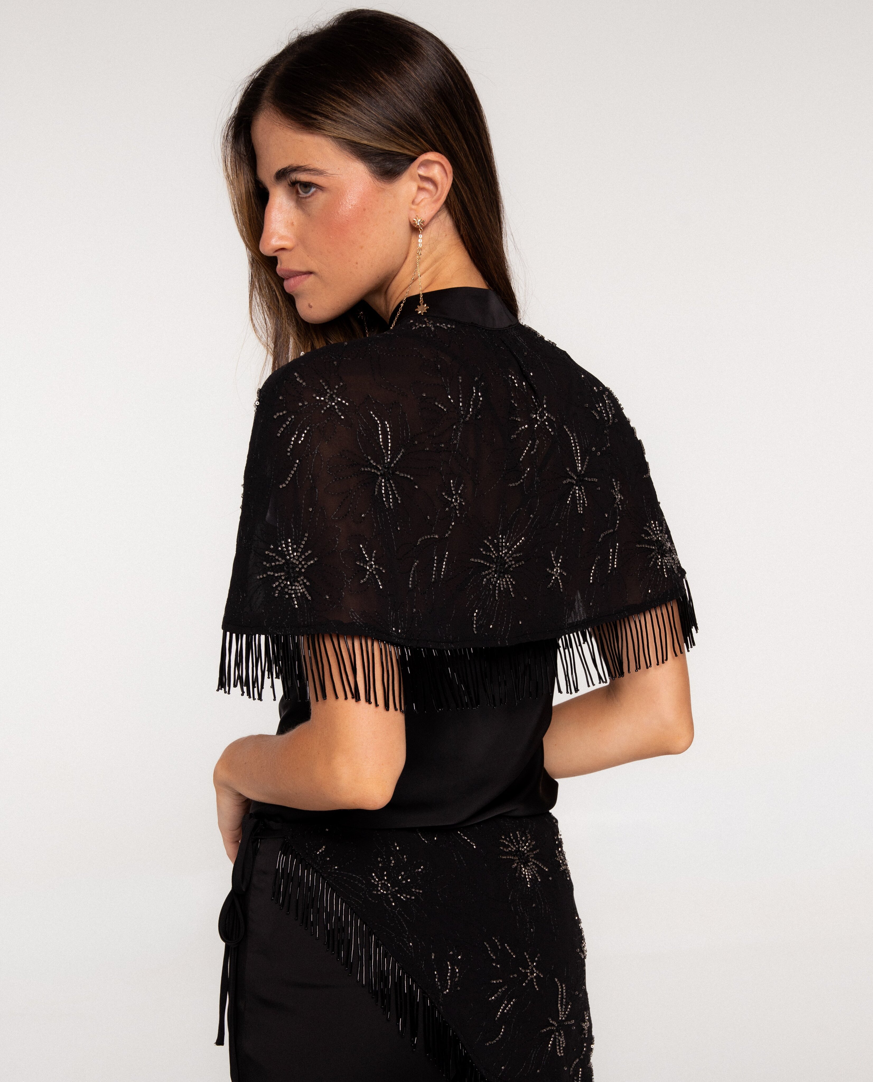 Top com Capa de Gase Bordada Preto-3