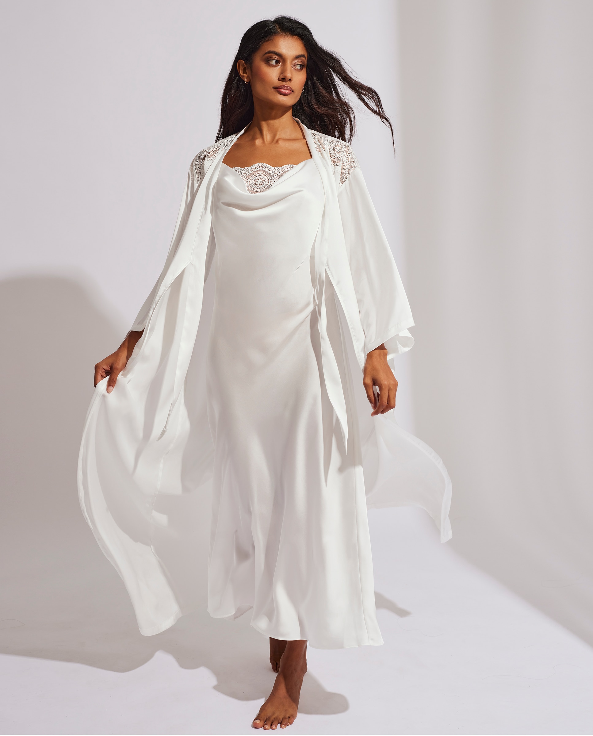 Bata Lingerie Comprida Creme-4