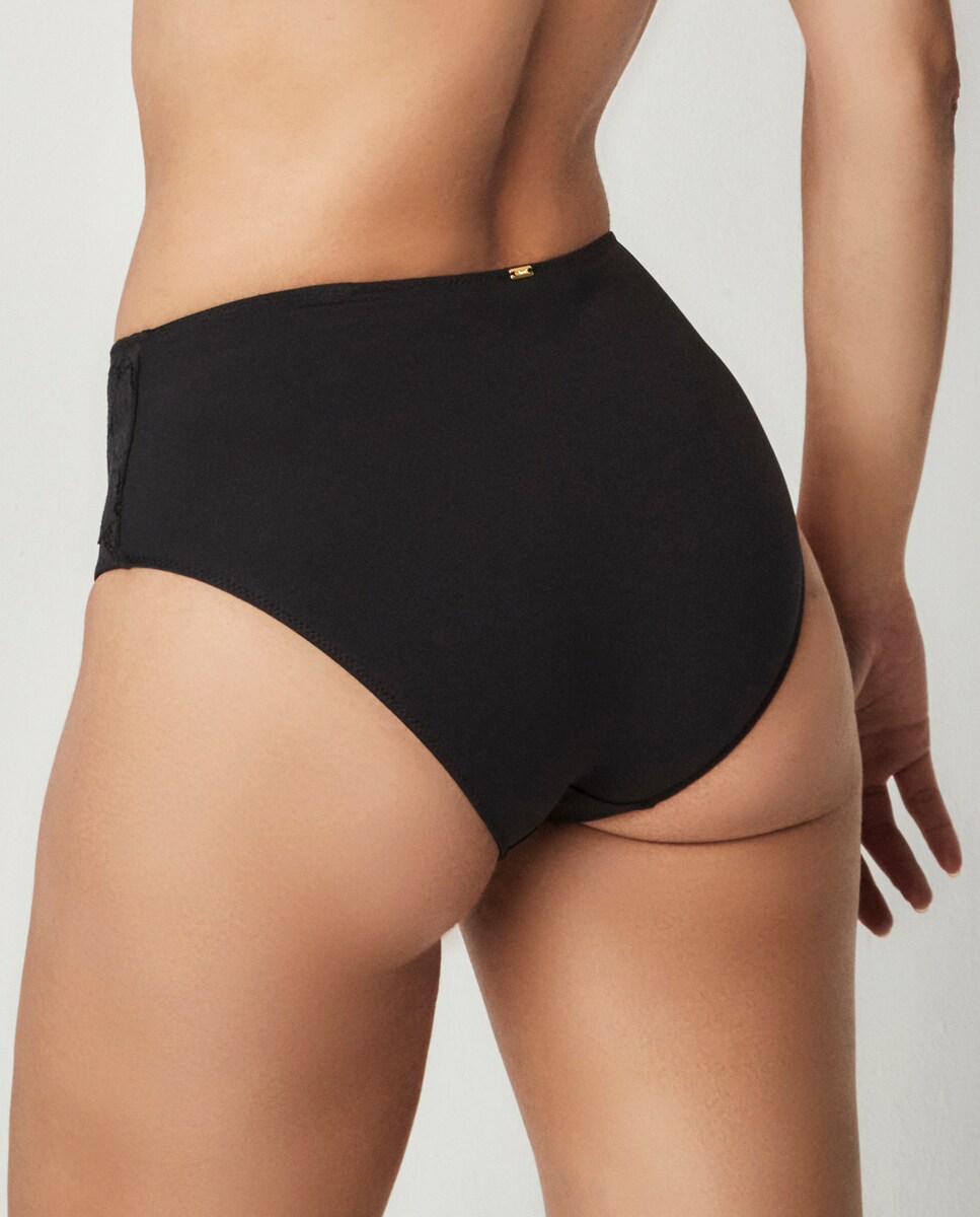 Cueca Alta Clássica com Renda Floral Preto-2