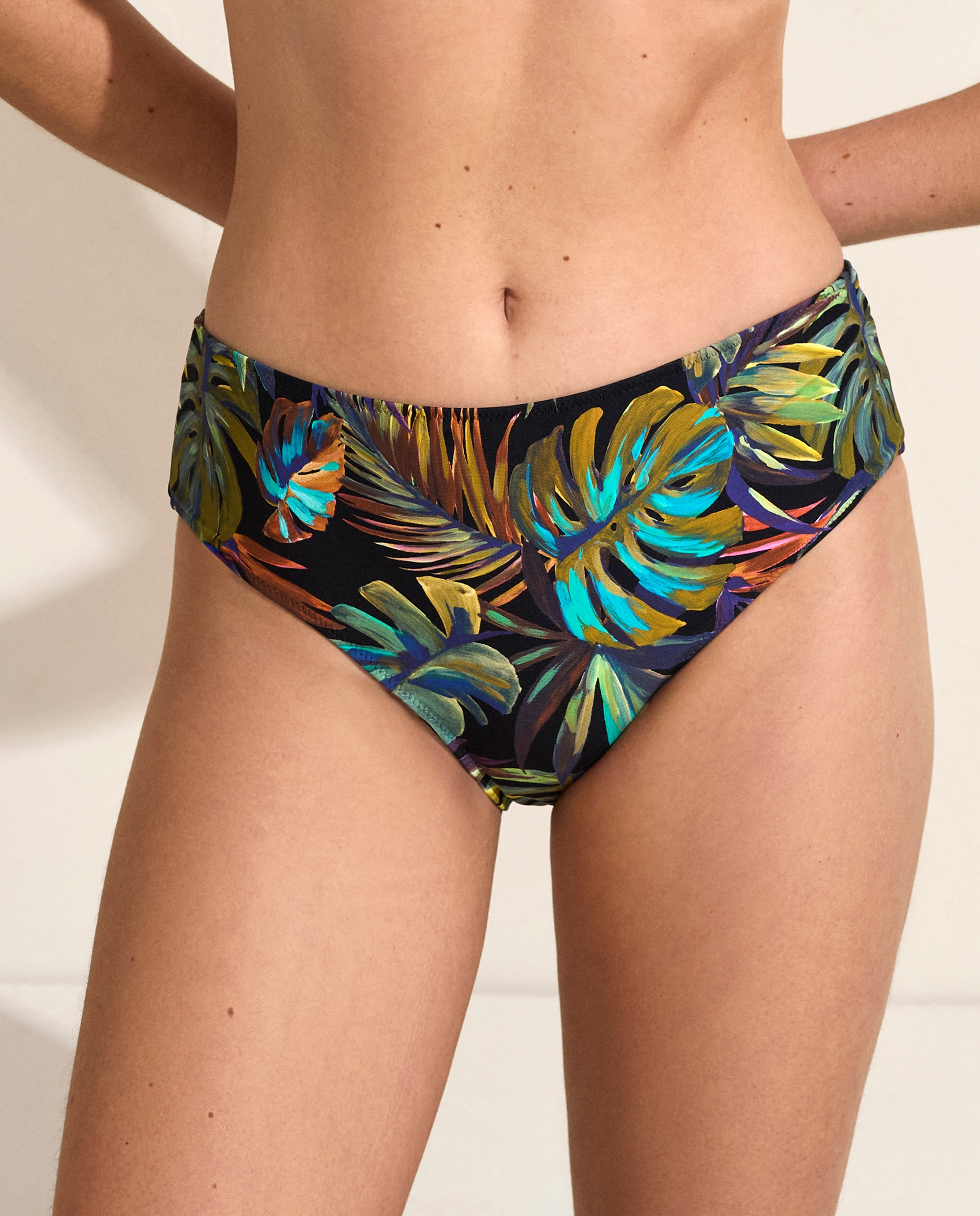 Cueca de Biquíni Alta Clássica Preto-1