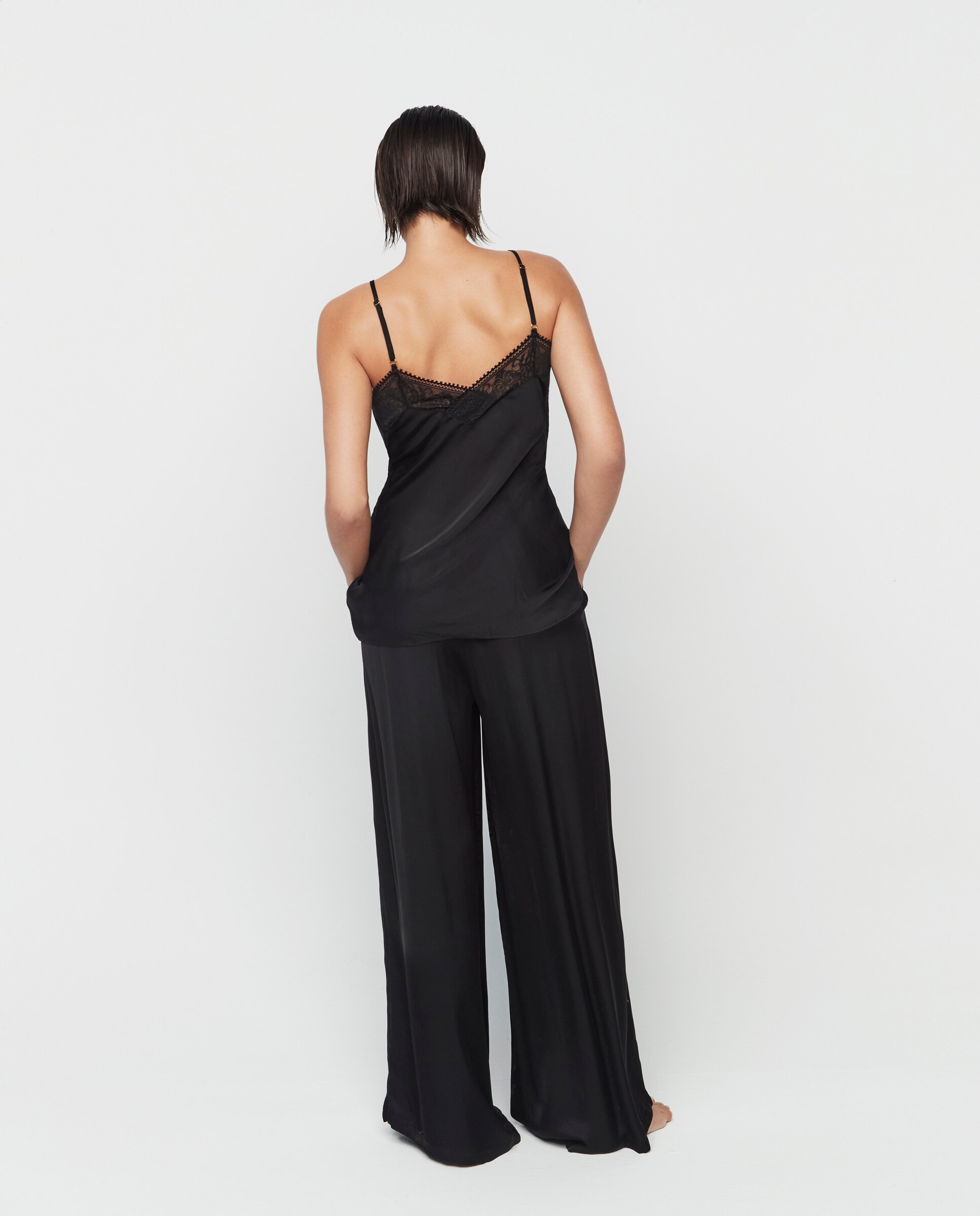 Pijama de Renda com Bolsos Preto-2