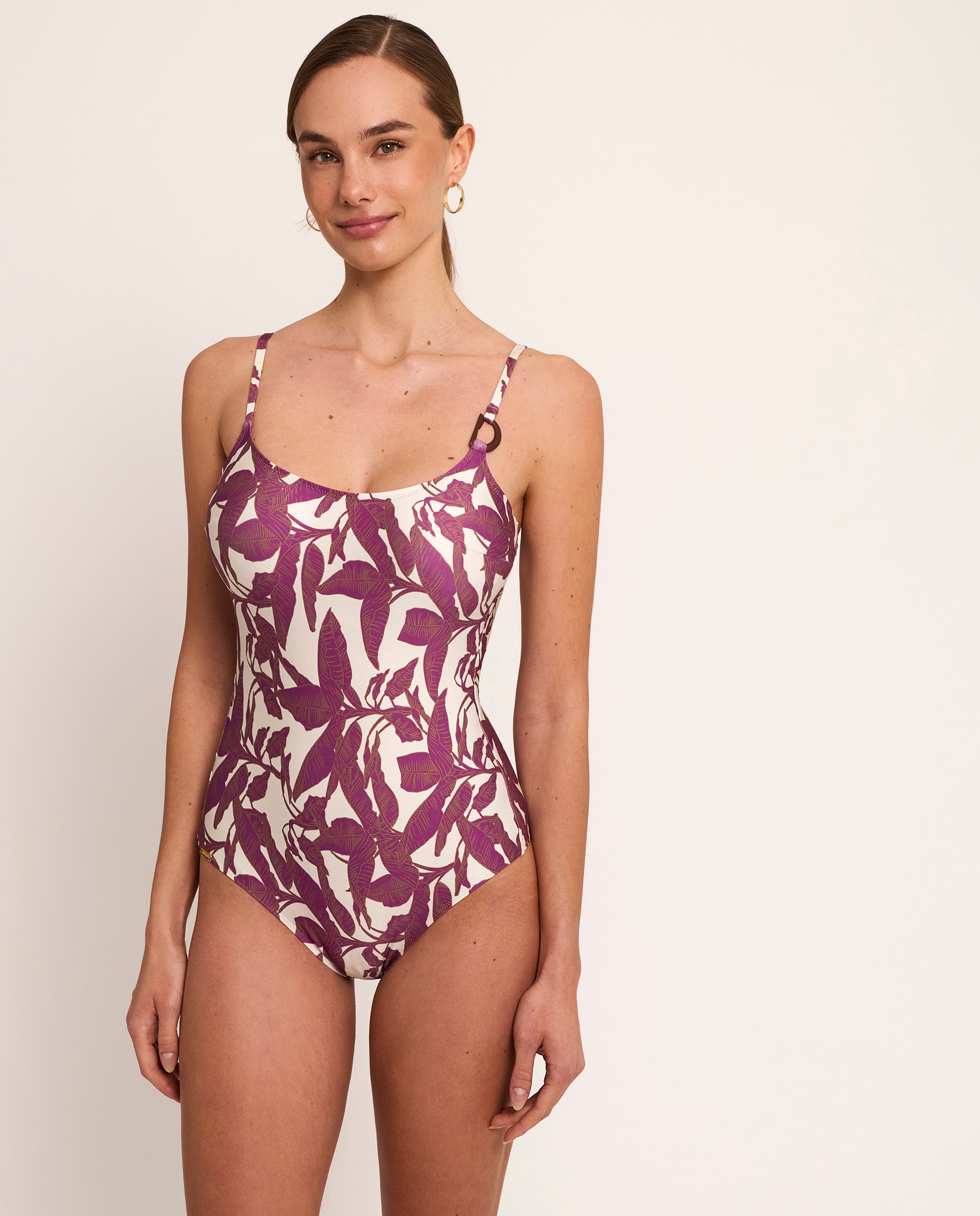 Imagem 0 de Fato de Banho com Decote Redondo Moldeador com Foam sem Aro, Coleção Salvia