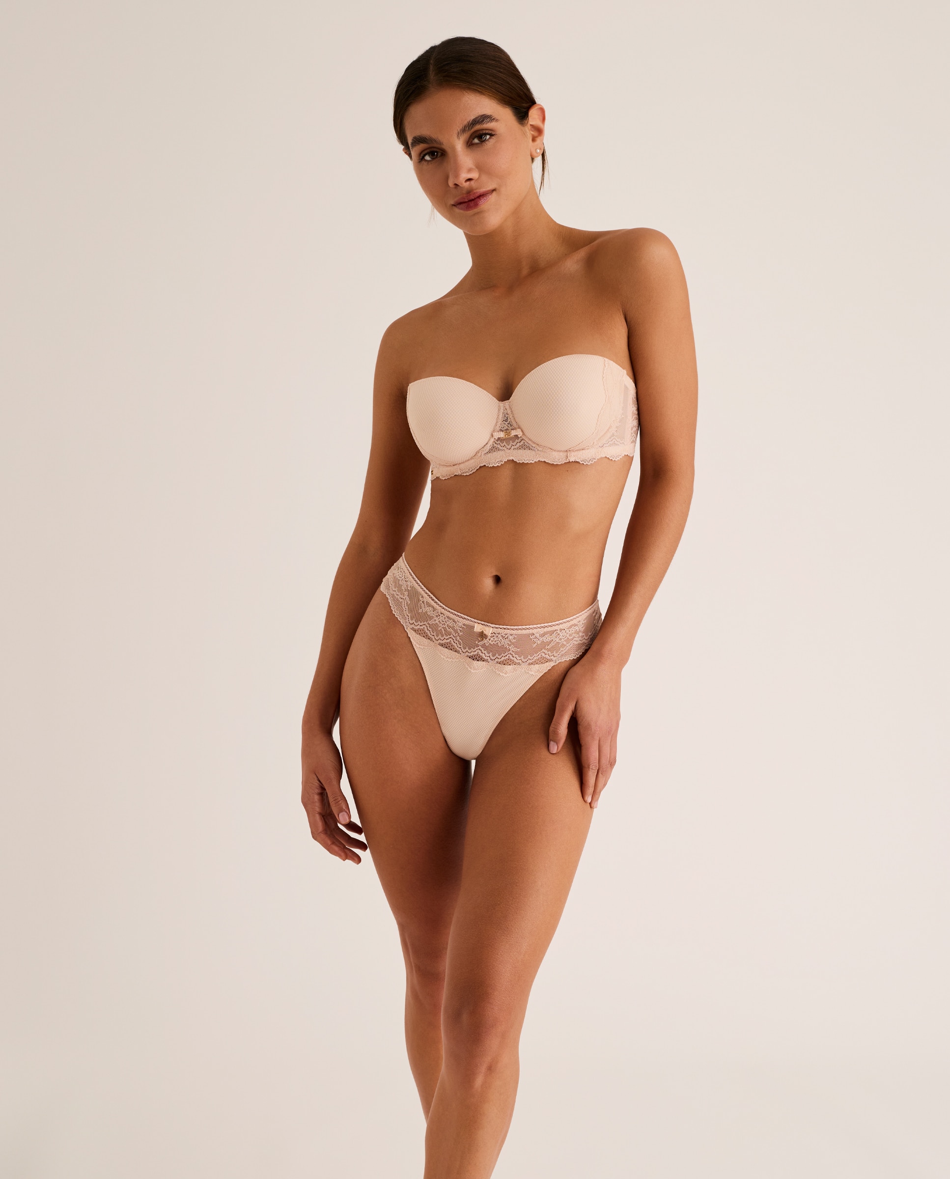 Cueca com Corte Brasileiro e Renda Bege-3