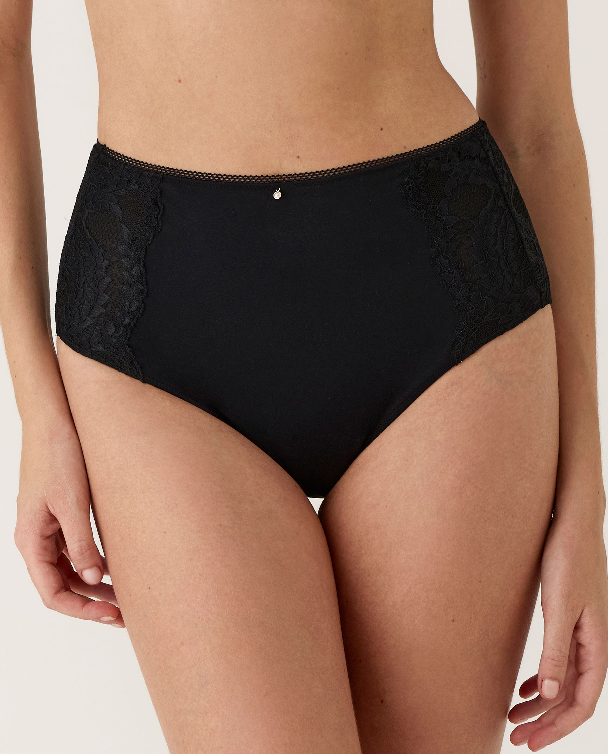 Imagem 0 de Cueca Alta Clássica com Renda nos Laterais