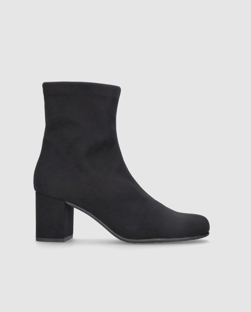 Imagem 0 de Botins Básicos Bologna em Tecido Elástico Resistente À Água