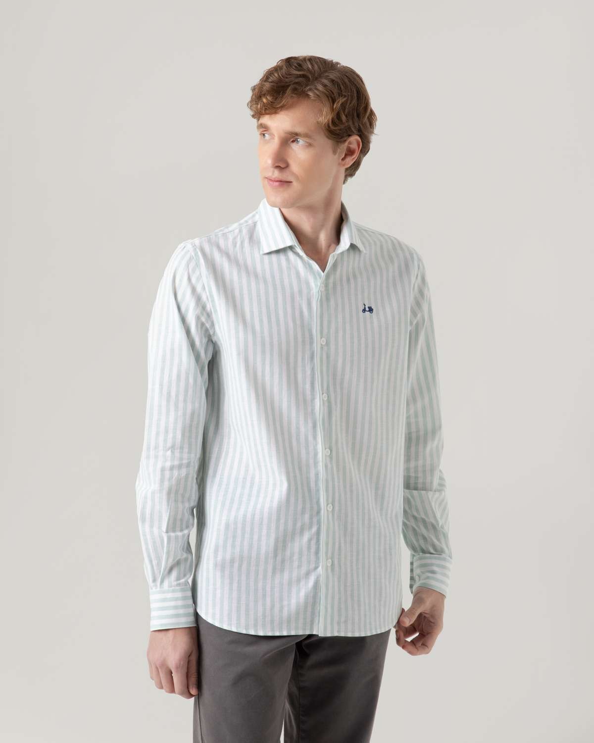 Imagem 0 de Camisa de Corte Regular Às Riscas em Verde