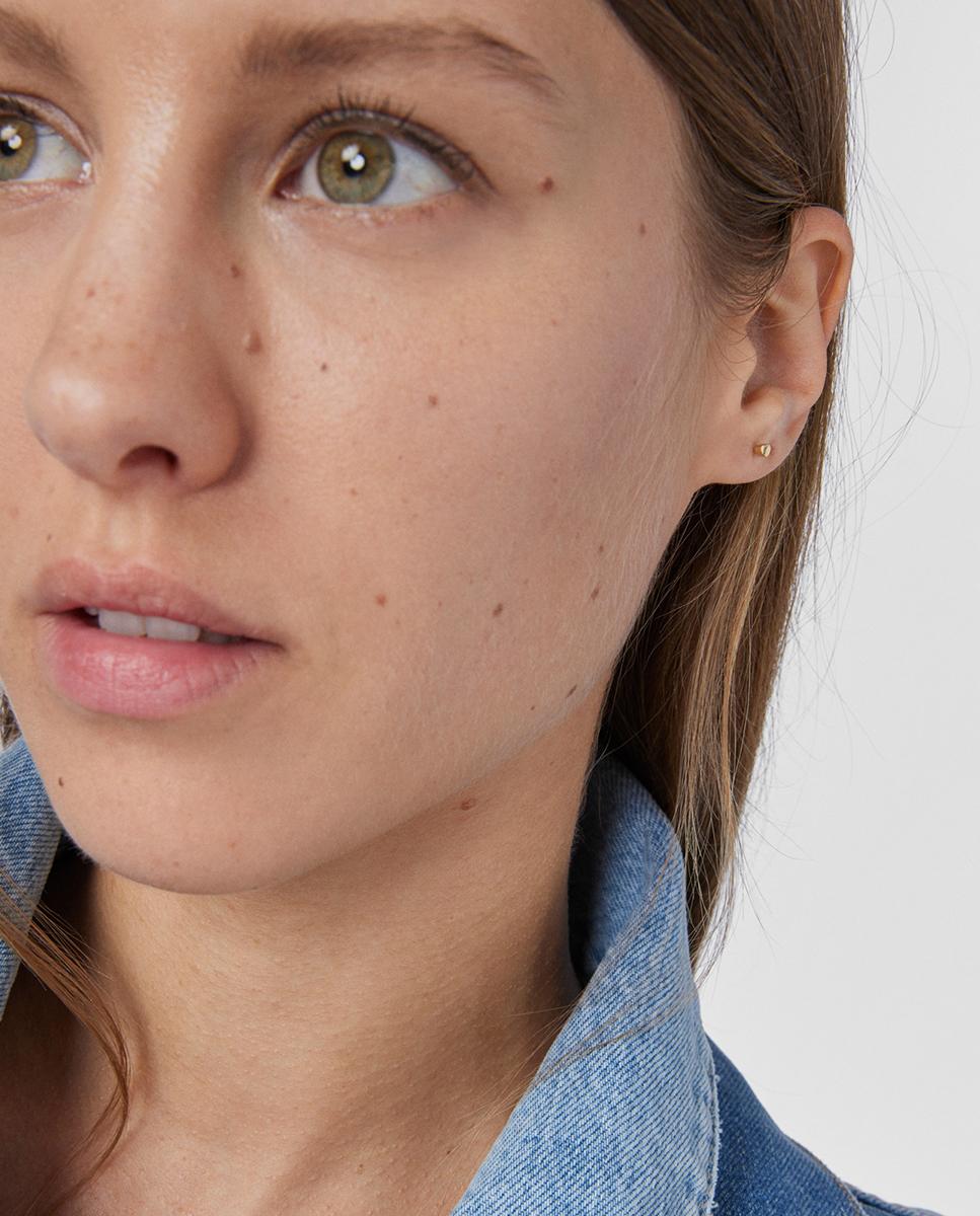 Piercing Basics de Orelha em Ouro com Coração Dourado-4
