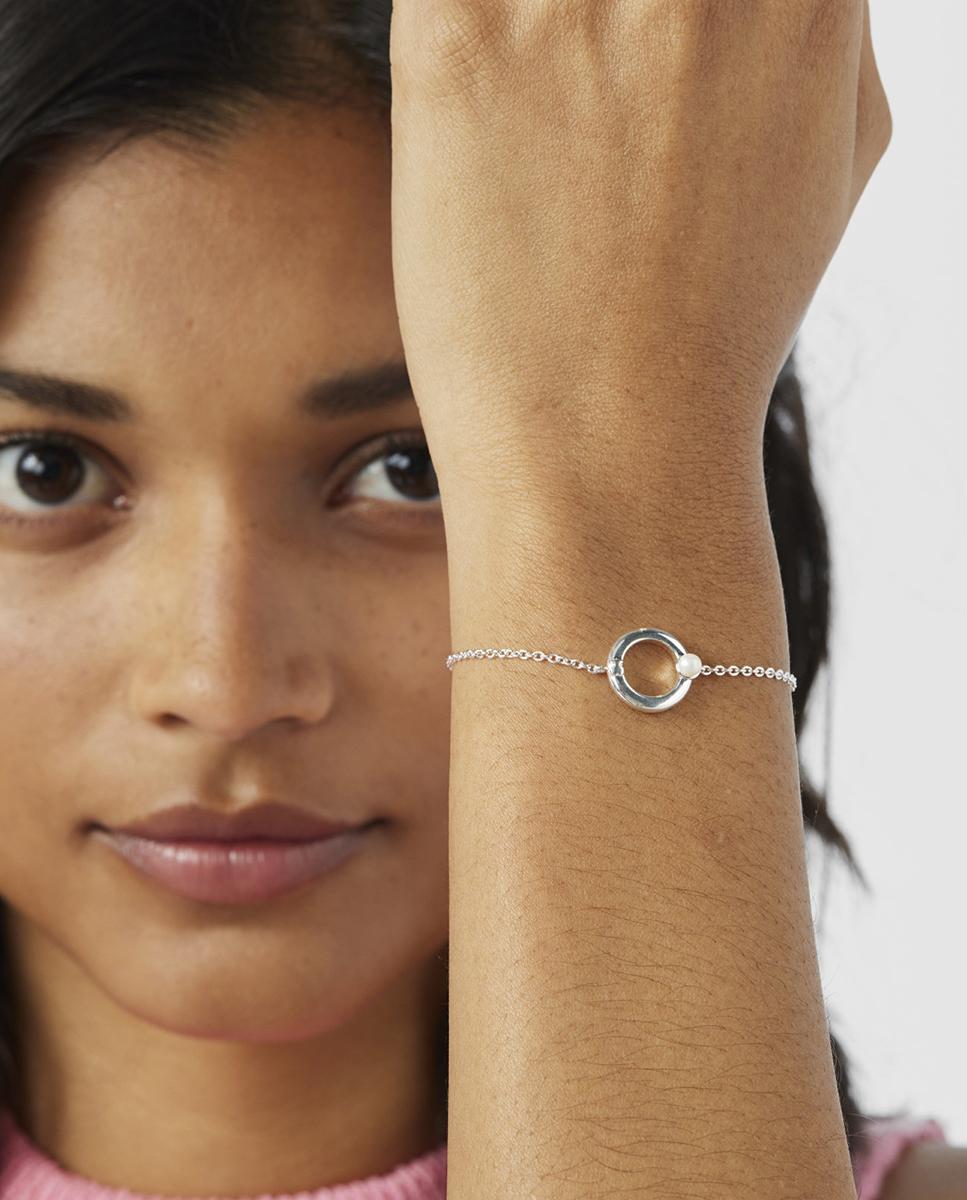 Pulseira de Corrente Fellow de Prata com Uma Pérola e Urso Branco-4