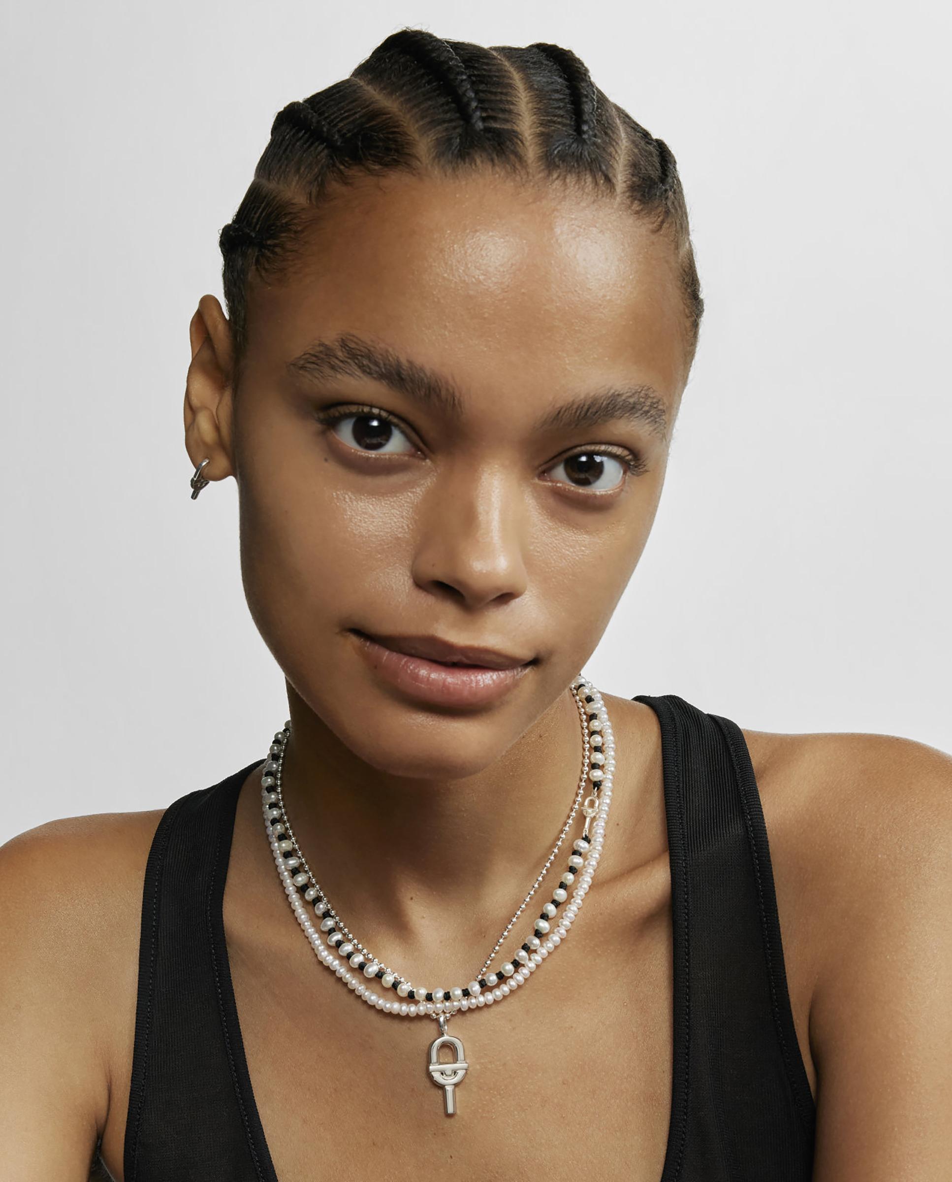 Colar Manifesto de Nylon em Preto com Pérolas Branco-6