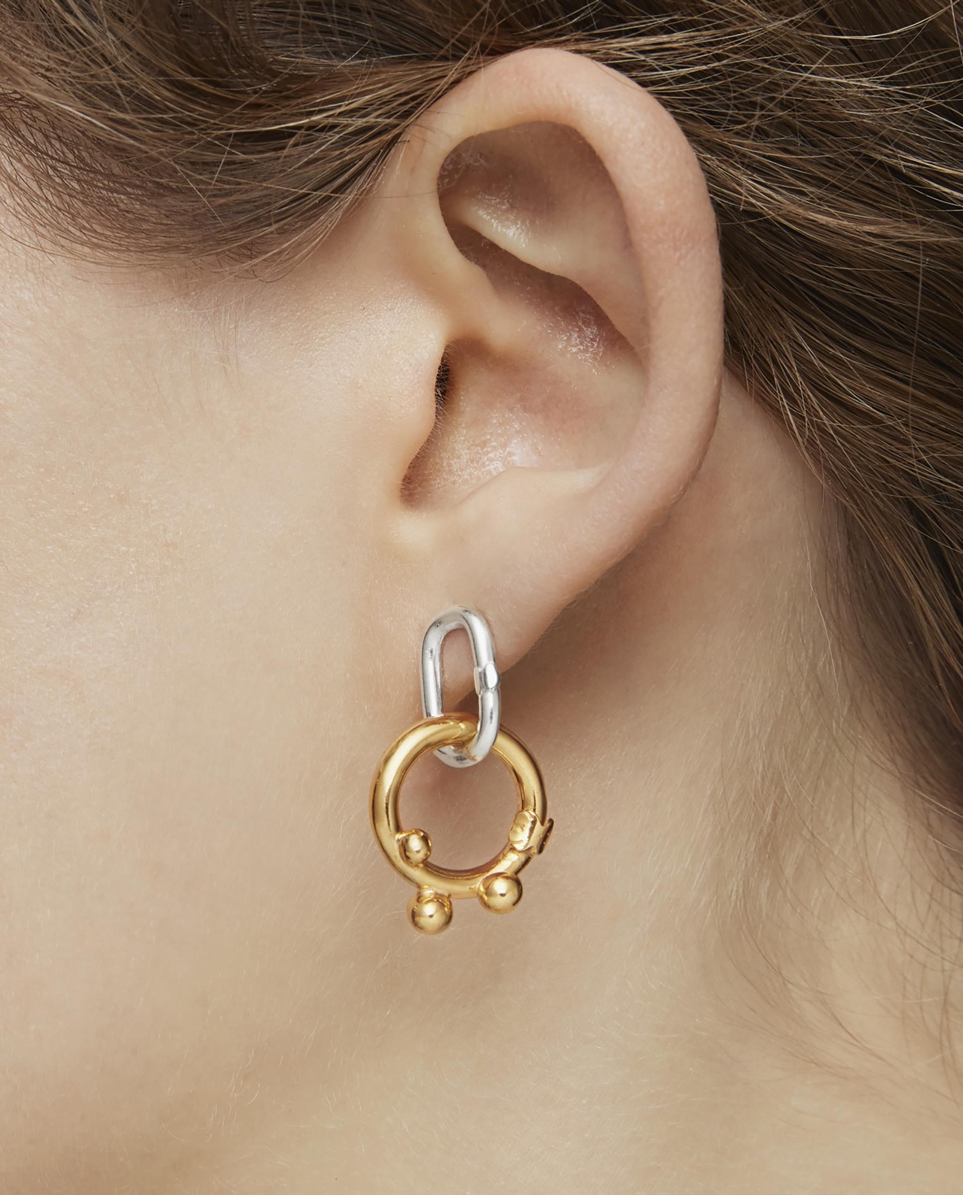 Pendente de Argola Hold Pequena Banhada em Ouro 18 Kt Sobre Prata com Detalhes Dourado-4