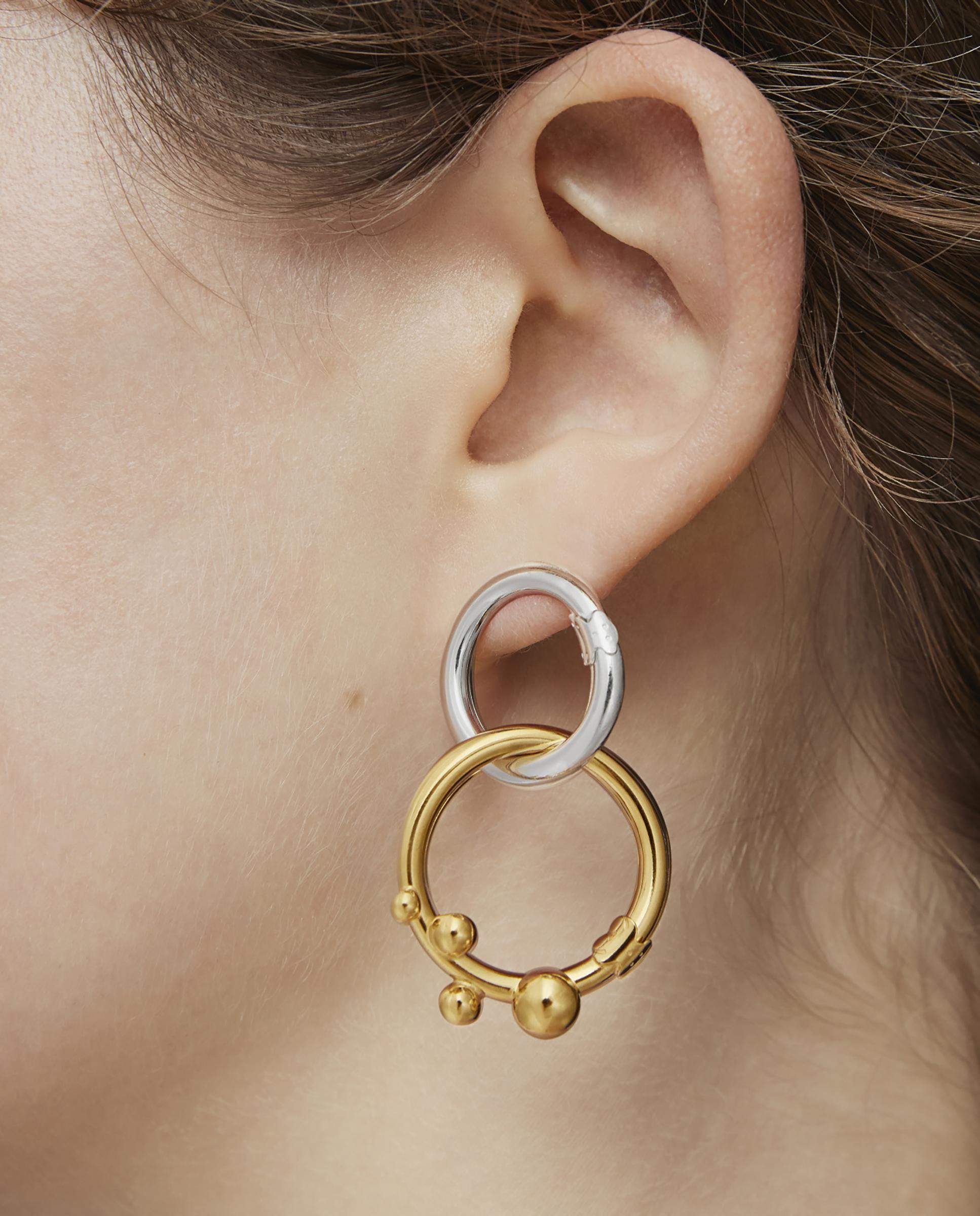 Pendente de Argola Hold Grande Banhada em Ouro 18 Kt Sobre Prata com Detalhes Dourado-5