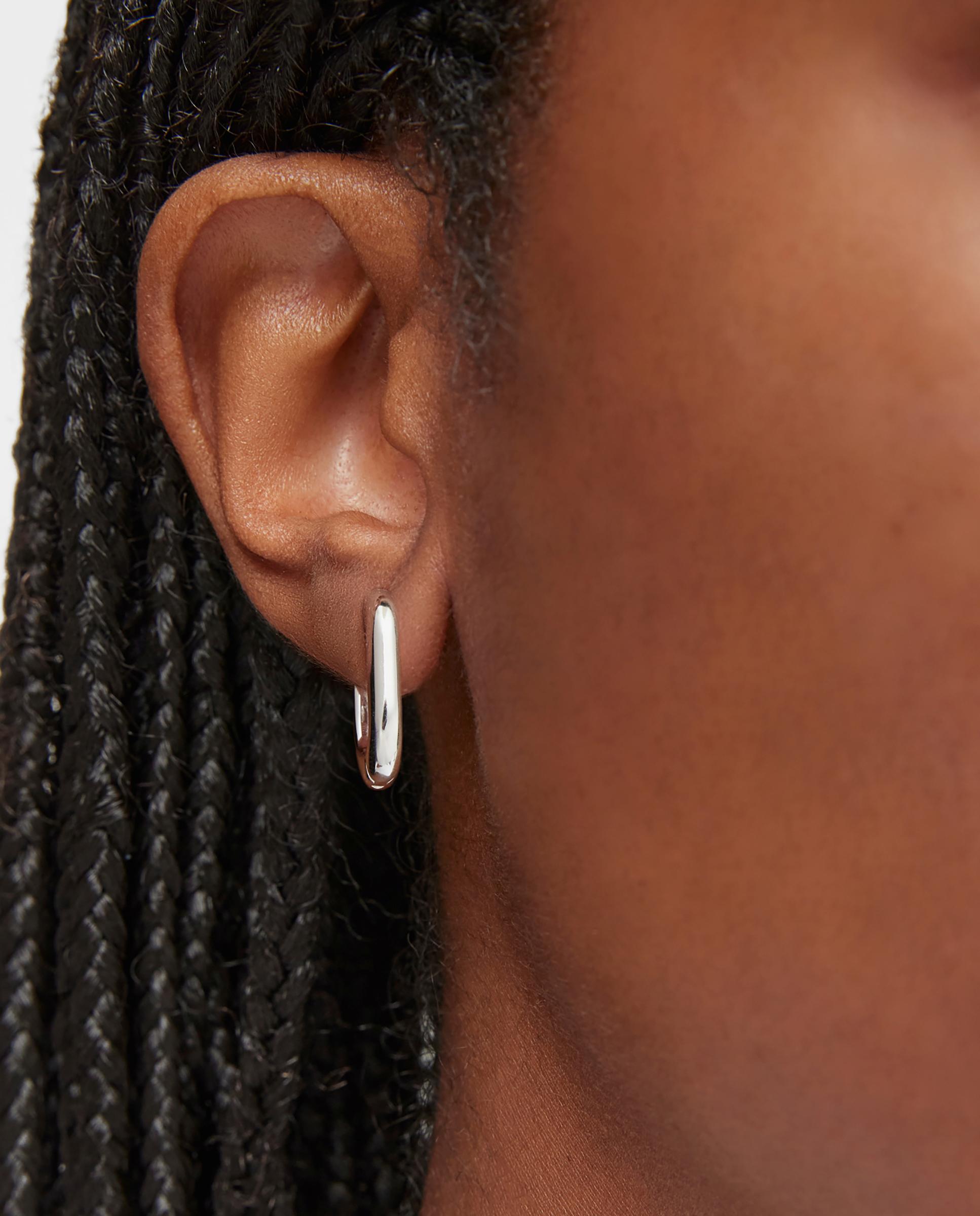 Brincos de Aro Básico Curto em Prata Prateado-3