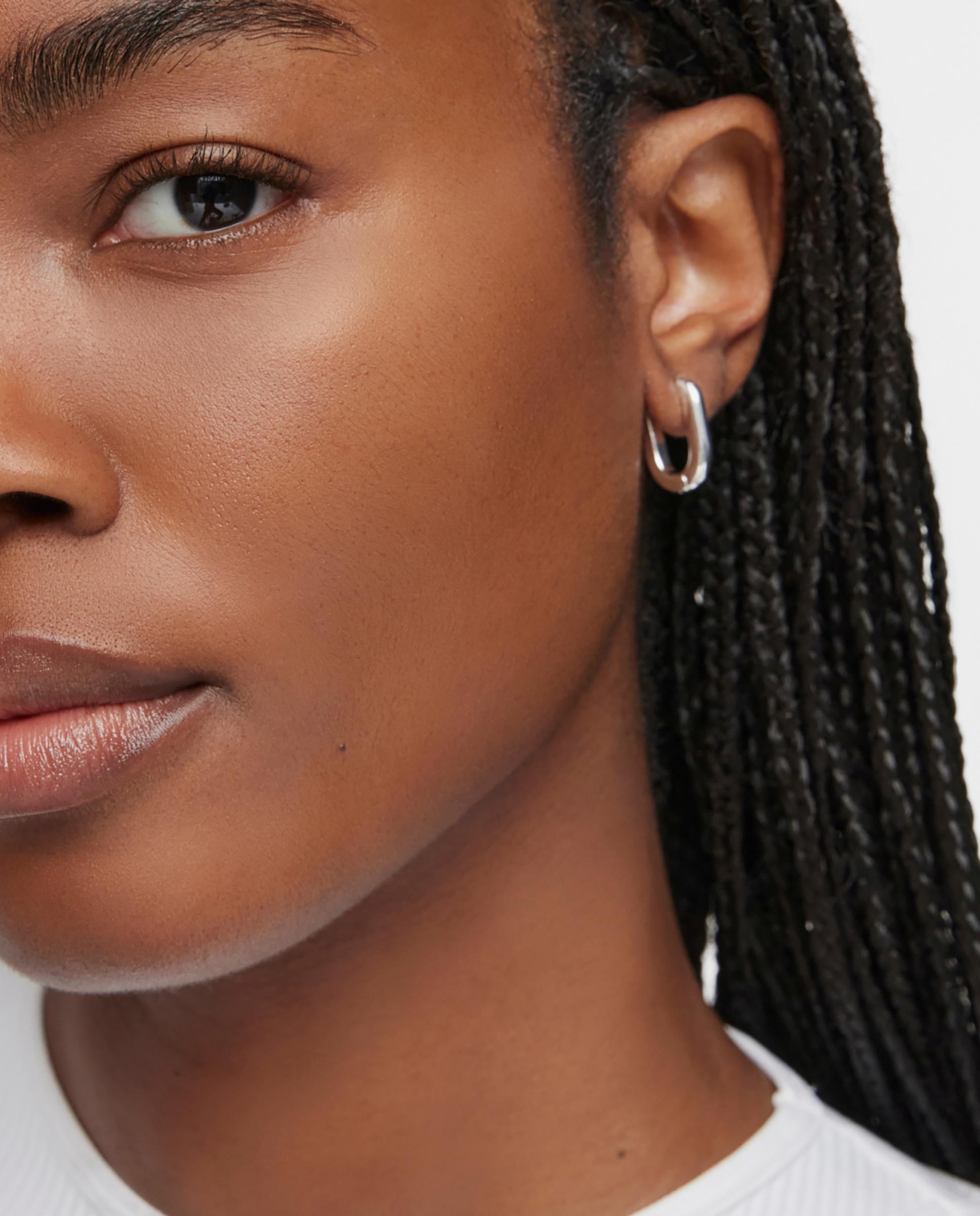 Brincos de Aro Básico Curto em Prata Prateado-4