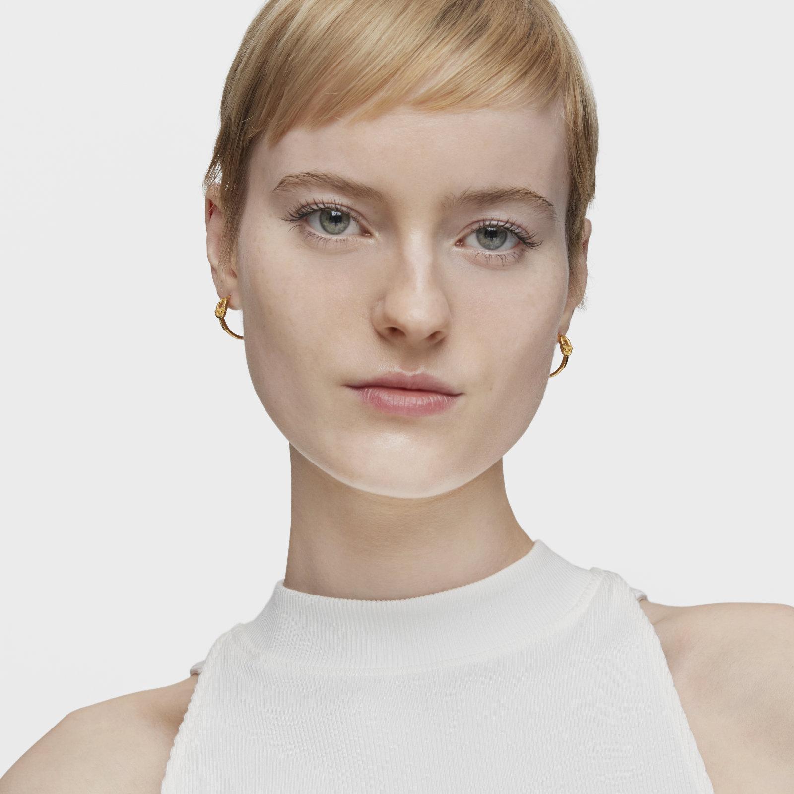 Brincos de Aro Manifesto Curtos Banhados a Ouro 18 Kt em Prata Dourado-4
