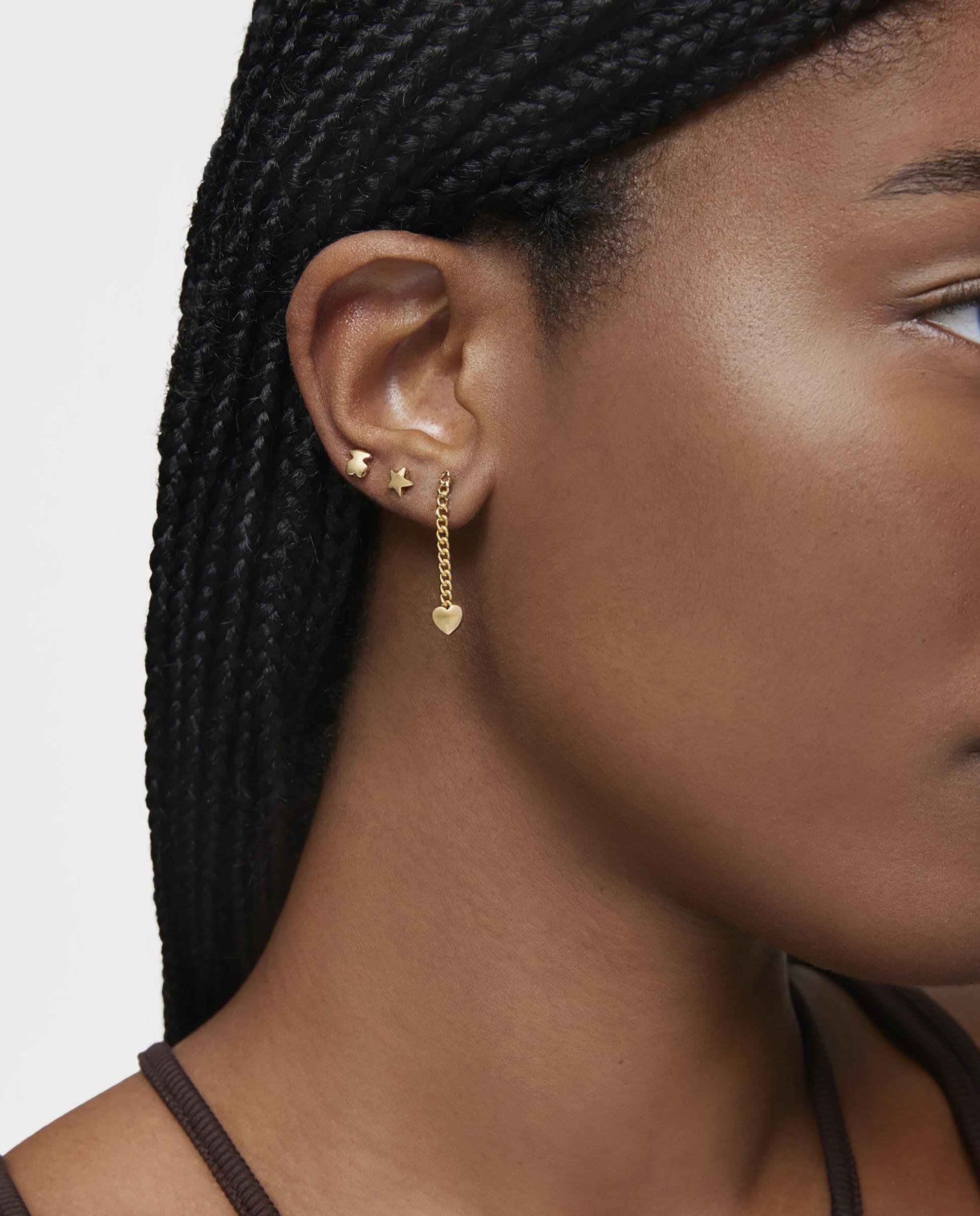 Brincos Bold Motif Compridos de Coração Banhados em Ouro 18 Kt Sobre Prata Dourado-3