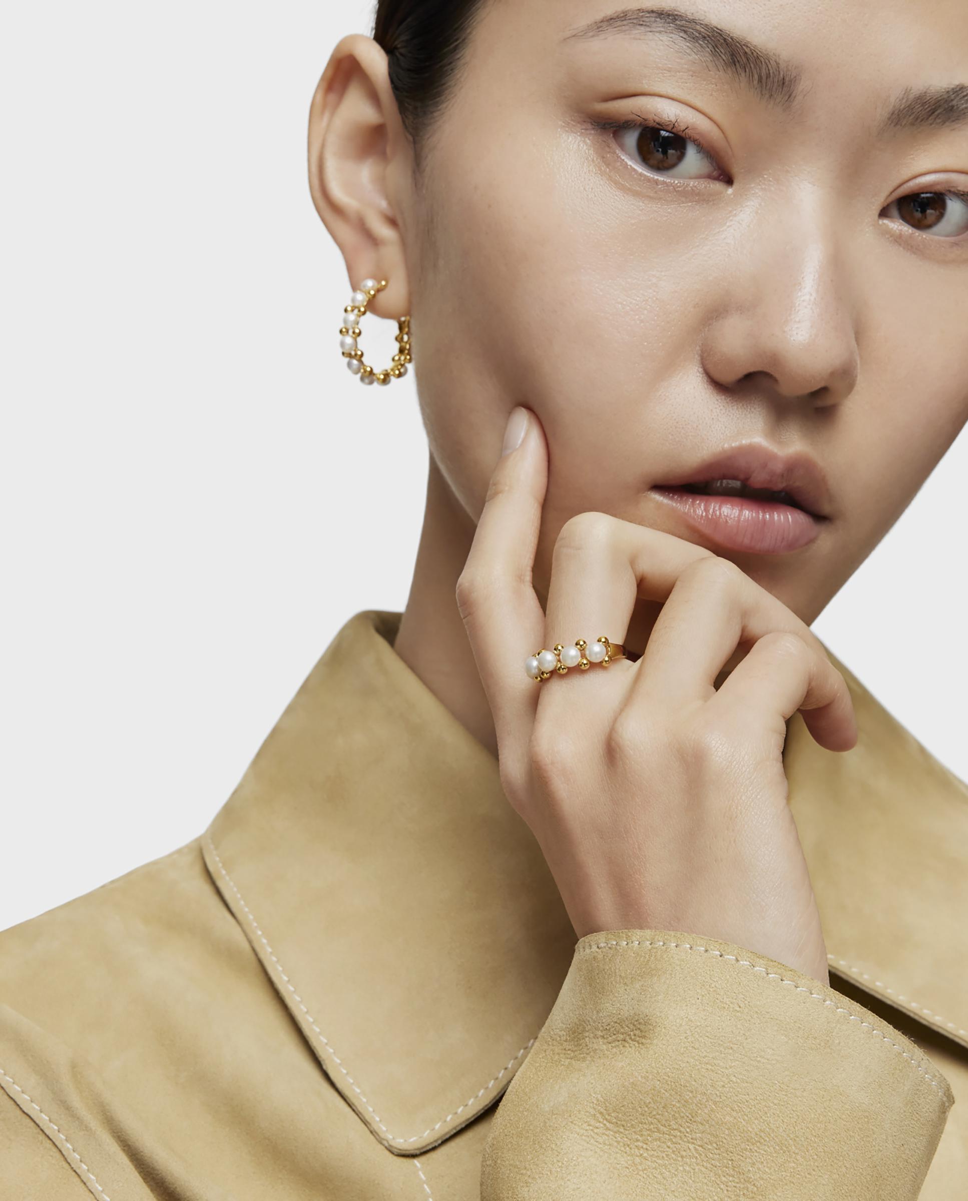 Anel Gloss Médio Banhado em Ouro de 18 Kt Sobre Prata e Pérolas Branco-4
